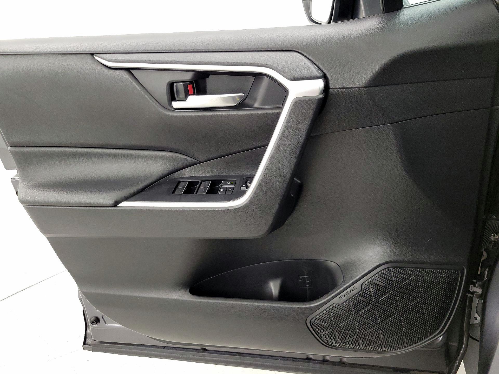 Thumbnail: 2022 Toyota RAV4 - 12
