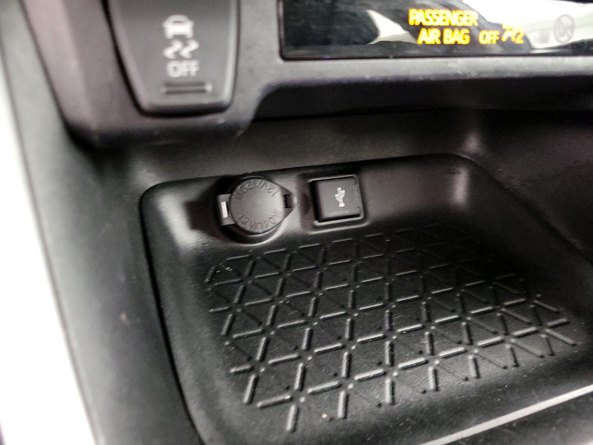 Thumbnail: 2022 Toyota RAV4 - 18