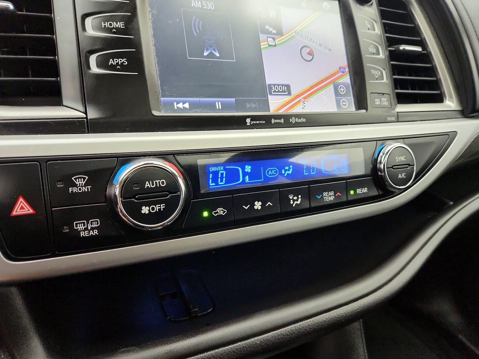 Thumbnail: 2019 Toyota Highlander - 17