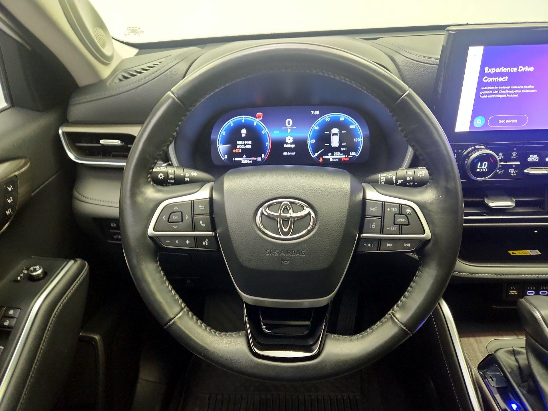 Thumbnail: 2023 Toyota Highlander - 10