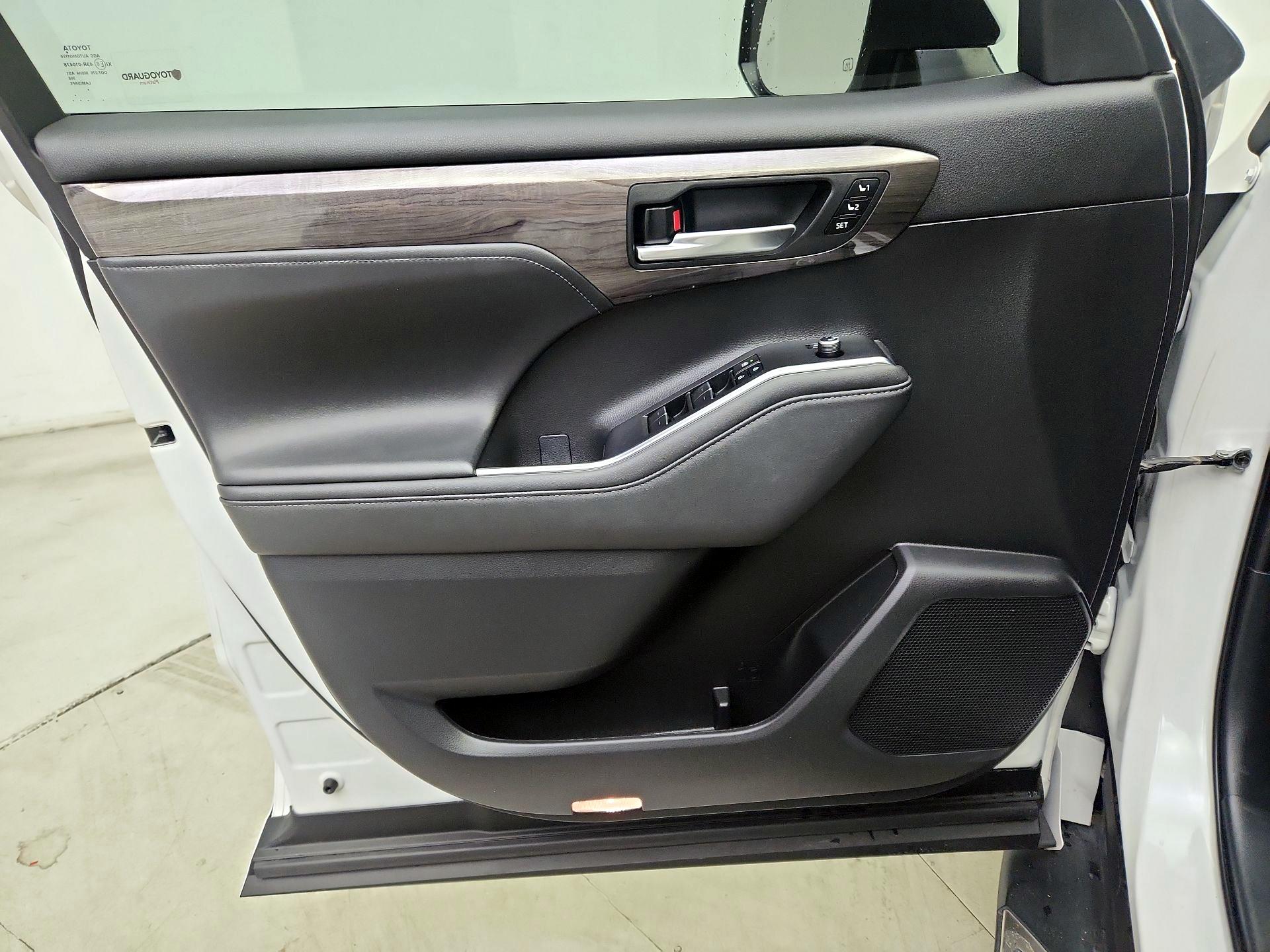 Thumbnail: 2023 Toyota Highlander - 12