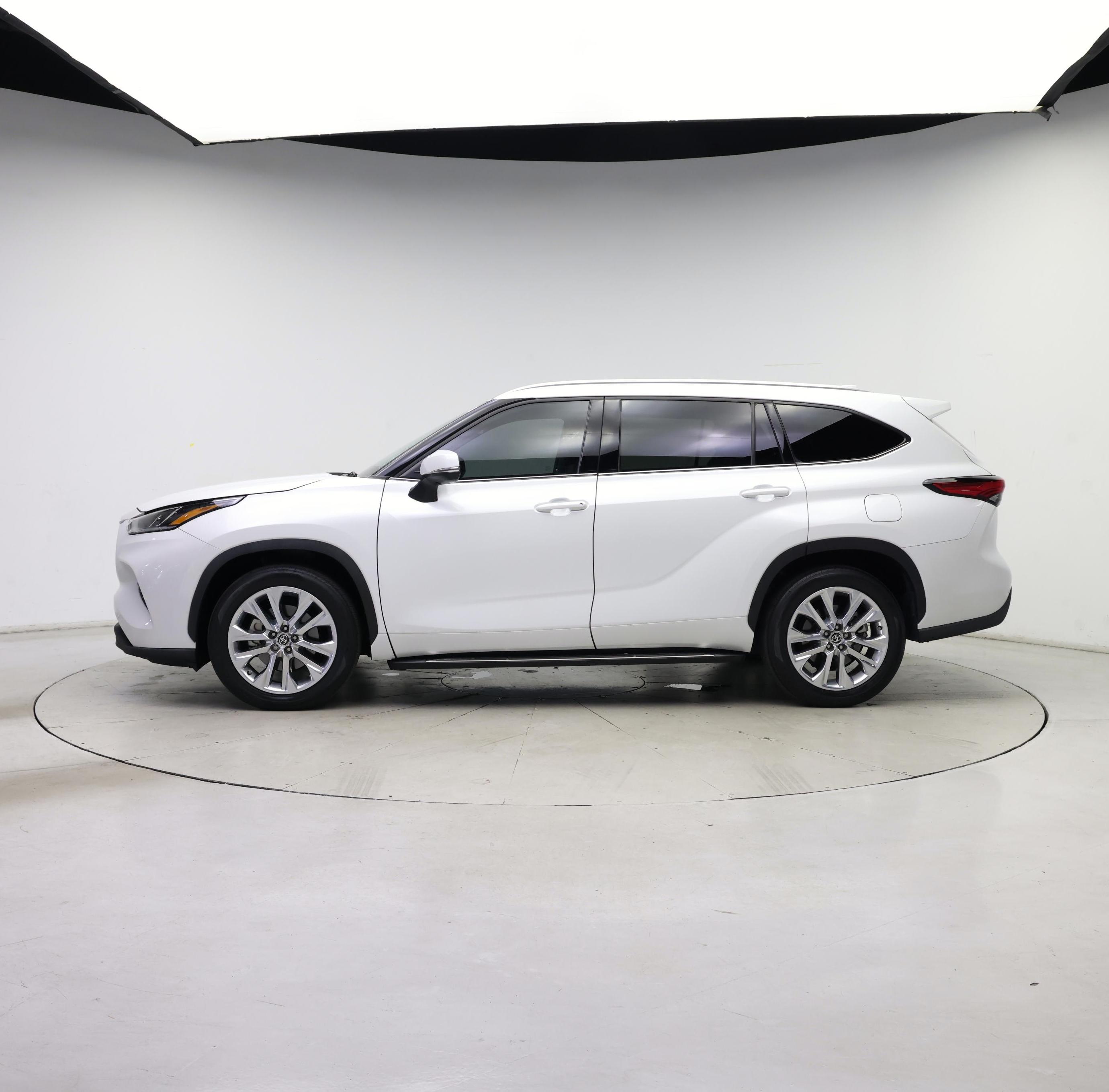 Thumbnail: 2023 Toyota Highlander - 3