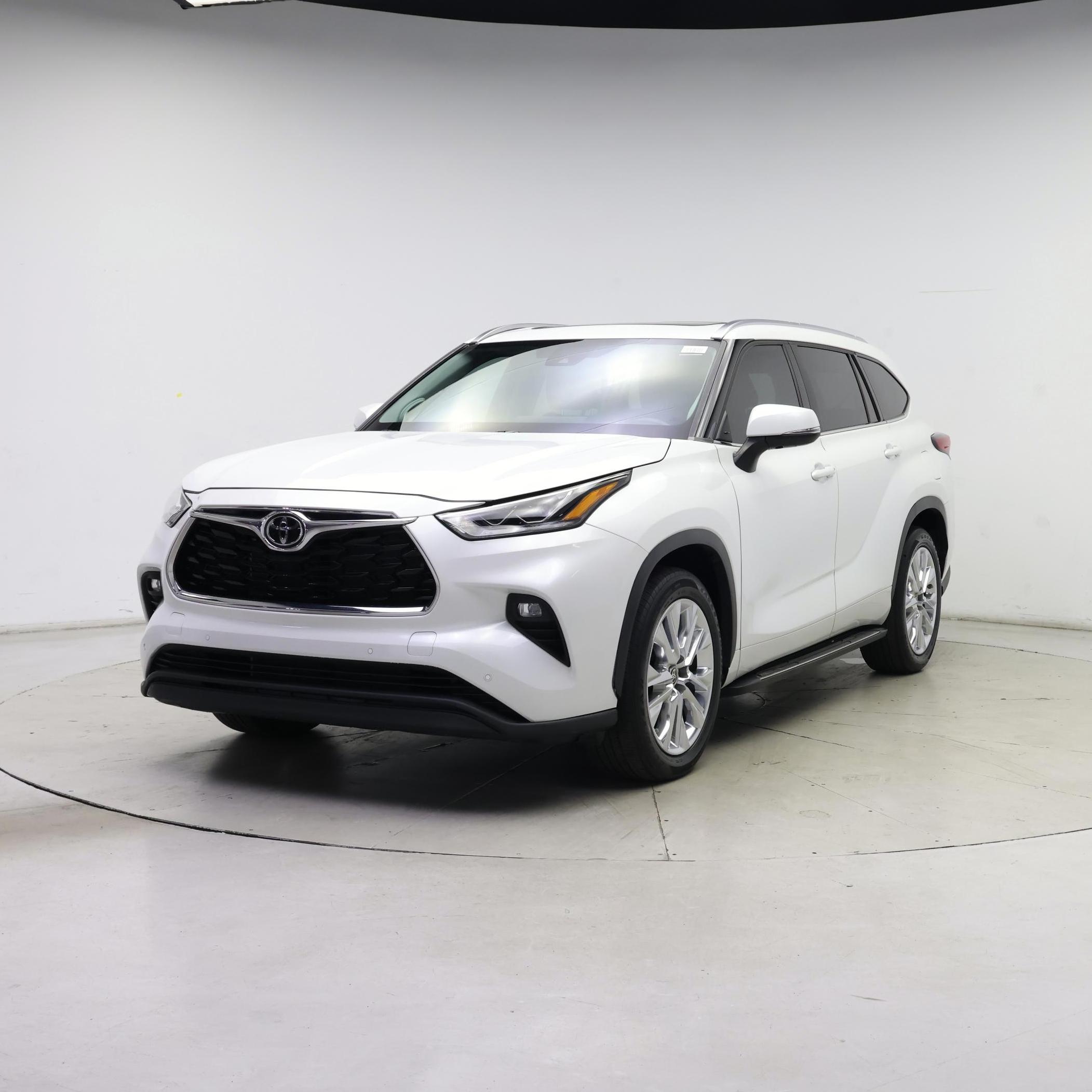 Thumbnail: 2023 Toyota Highlander - 4