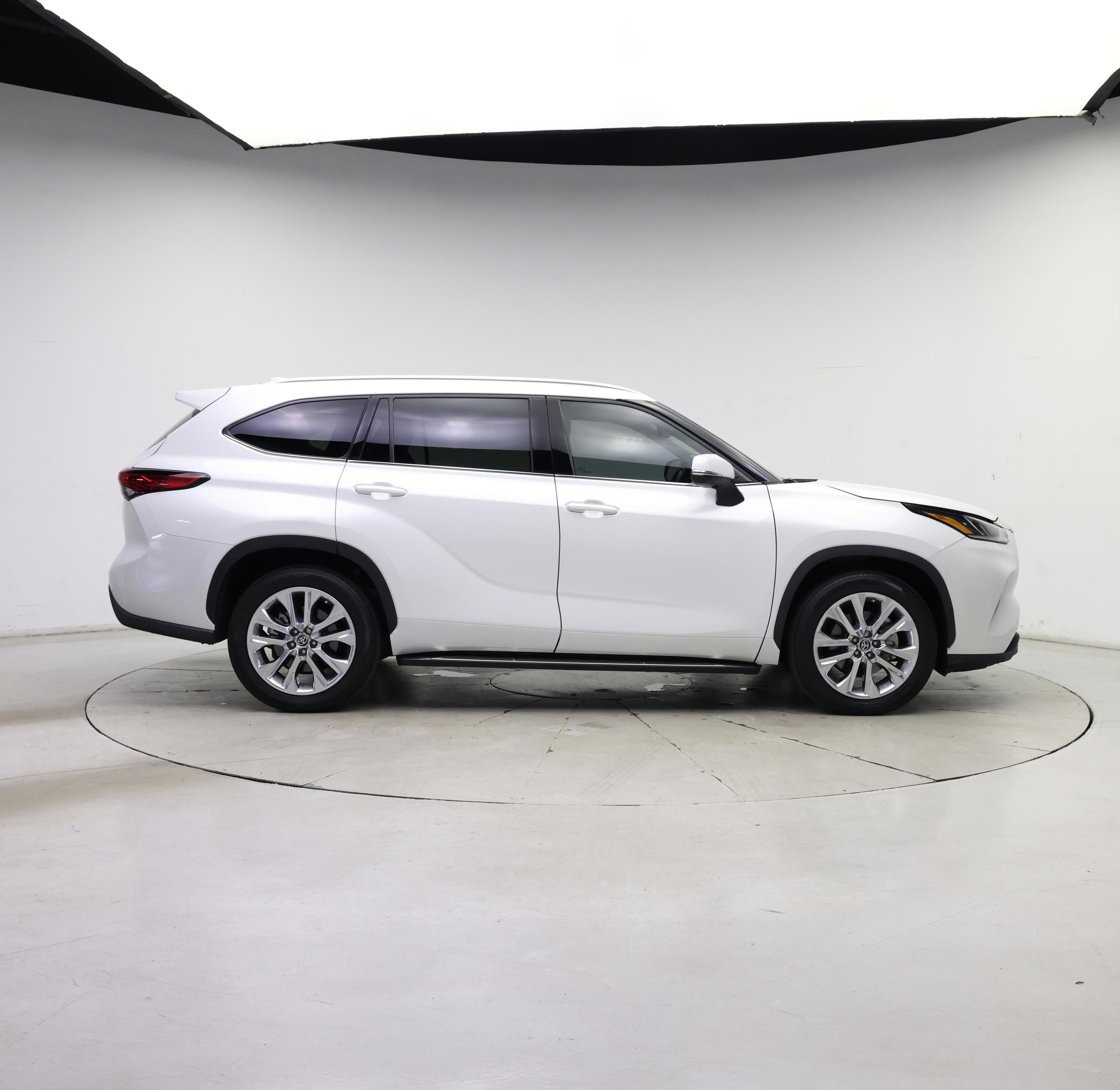 Thumbnail: 2023 Toyota Highlander - 7