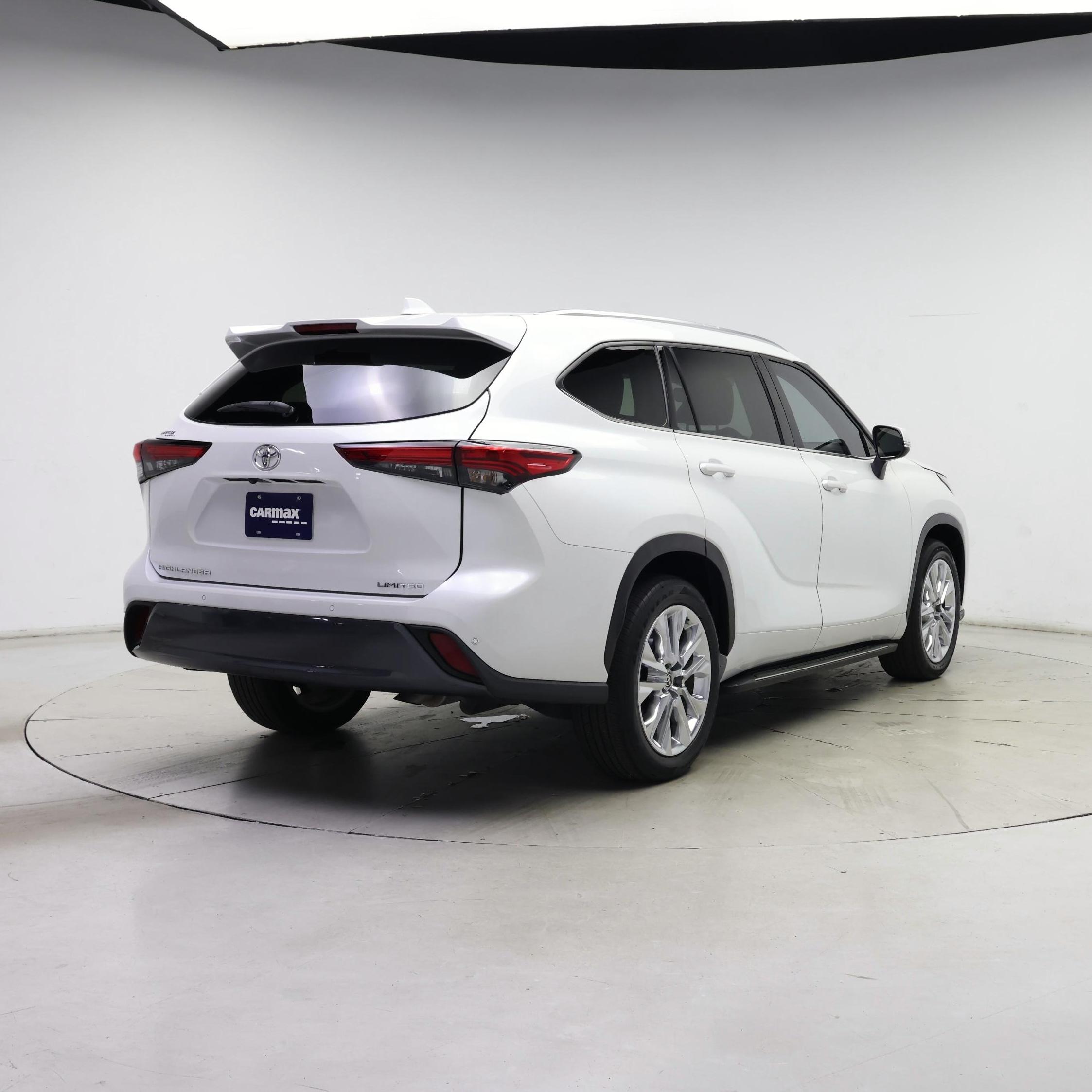 Thumbnail: 2023 Toyota Highlander - 8