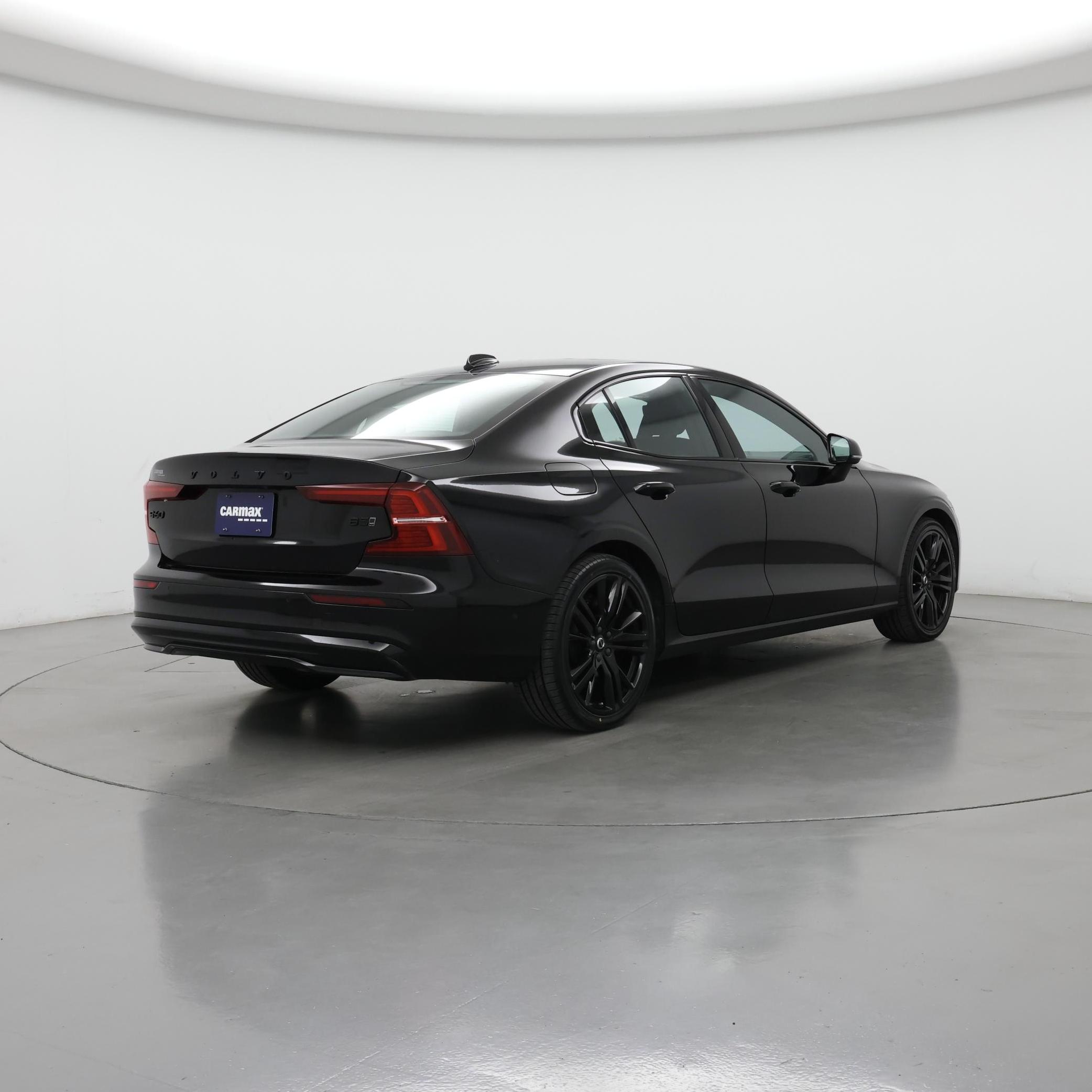 Thumbnail: 2024 Volvo S60 - 8