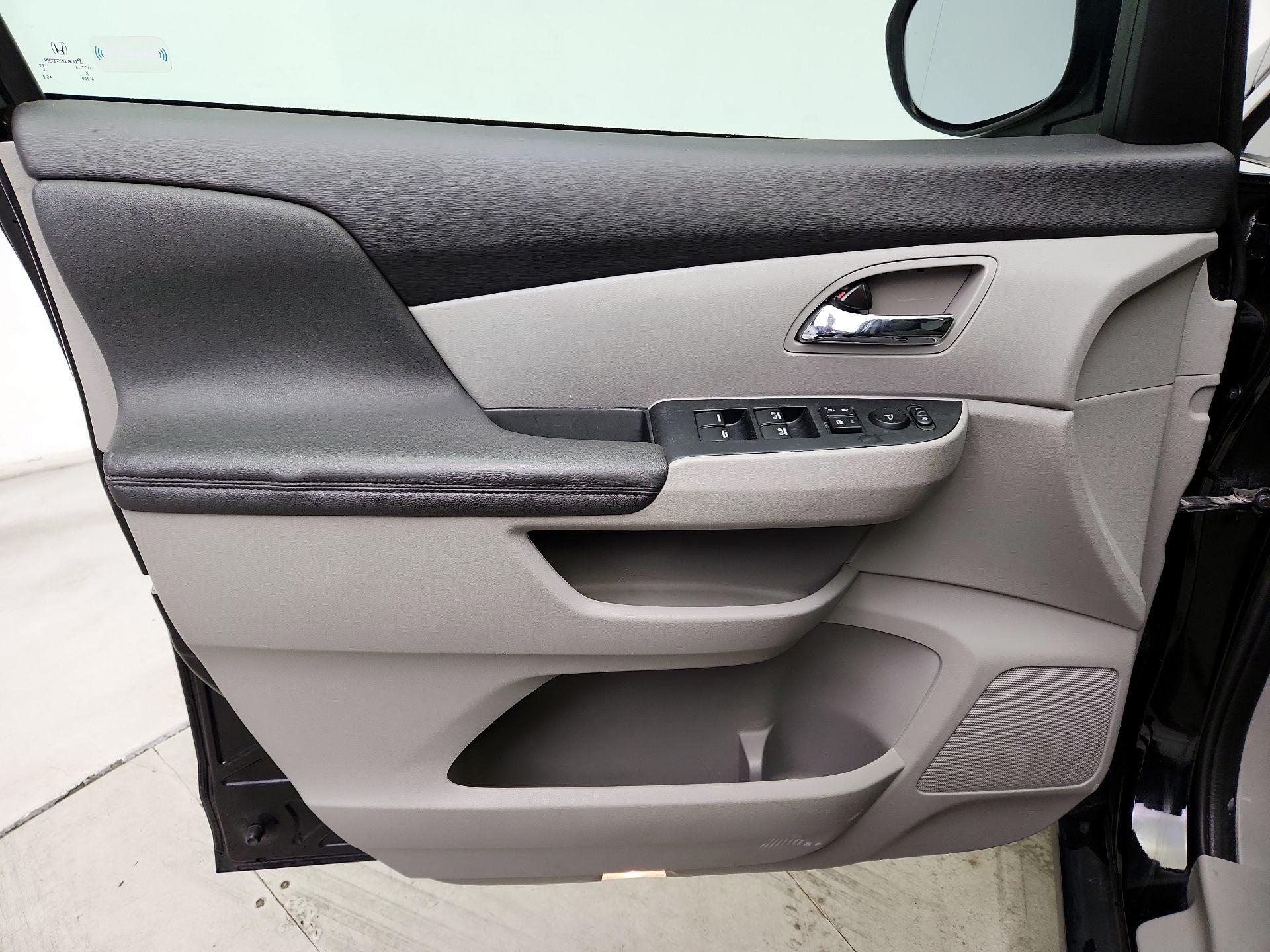Thumbnail: 2015 Honda Odyssey - 12