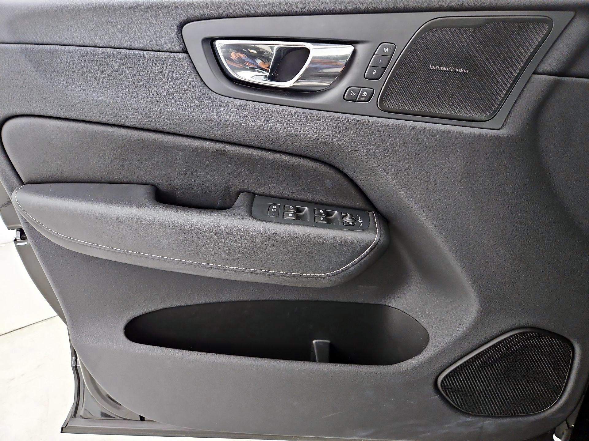 Thumbnail: 2019 Volvo XC60 - 12
