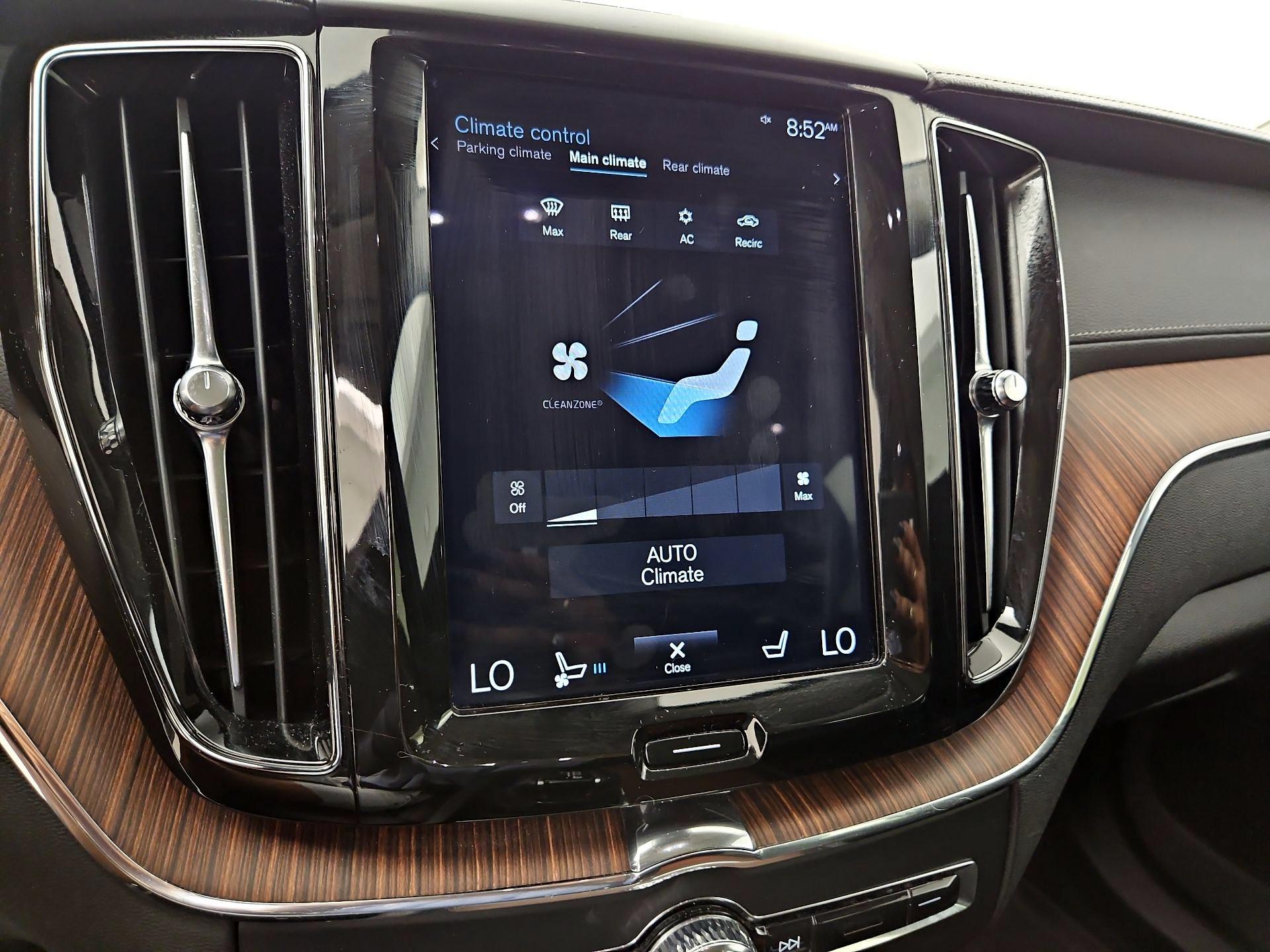 Thumbnail: 2019 Volvo XC60 - 16