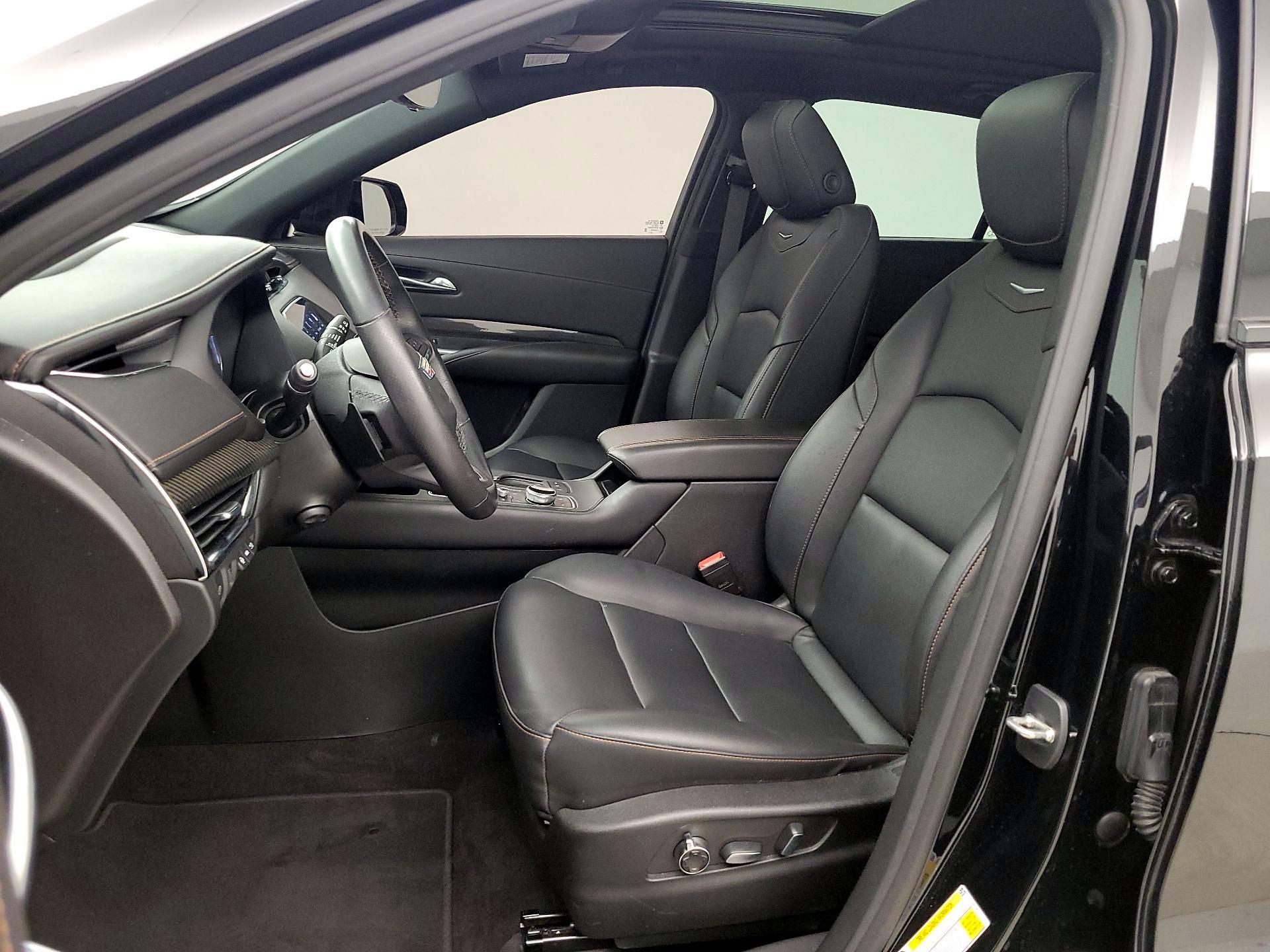Thumbnail: 2023 Cadillac XT4 - 11