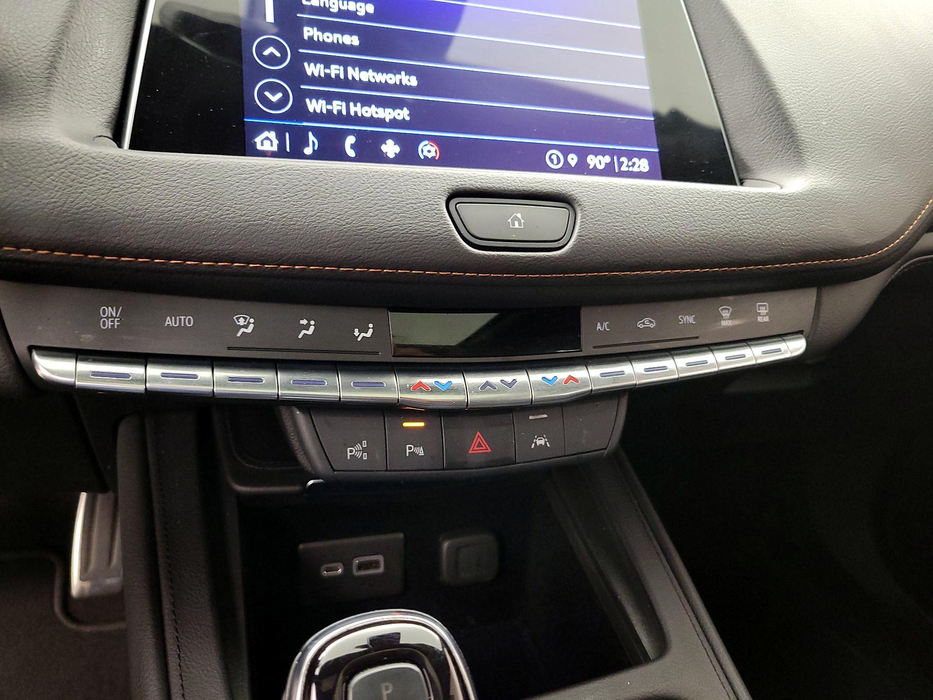 Thumbnail: 2023 Cadillac XT4 - 16