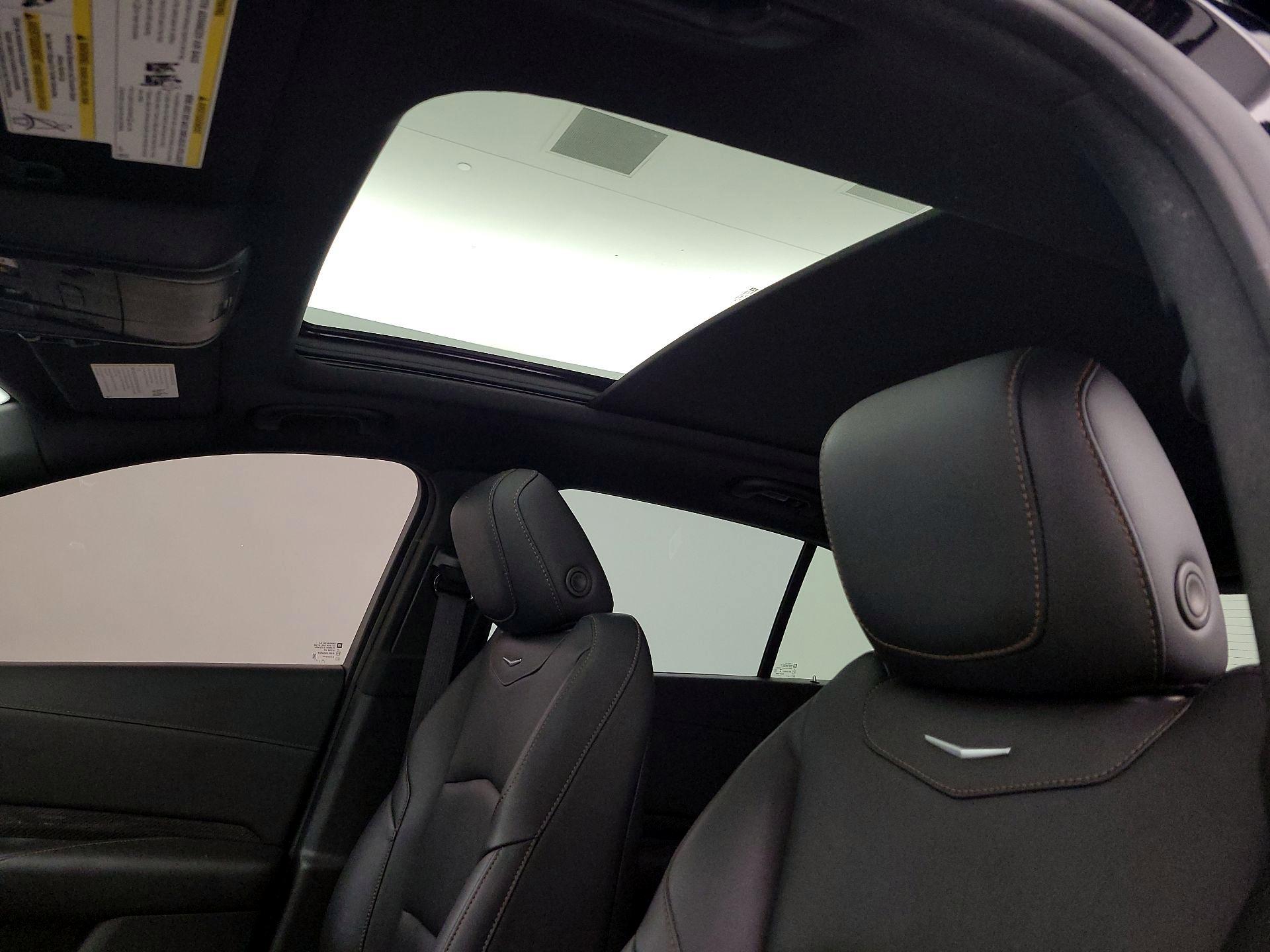 Thumbnail: 2023 Cadillac XT4 - 19