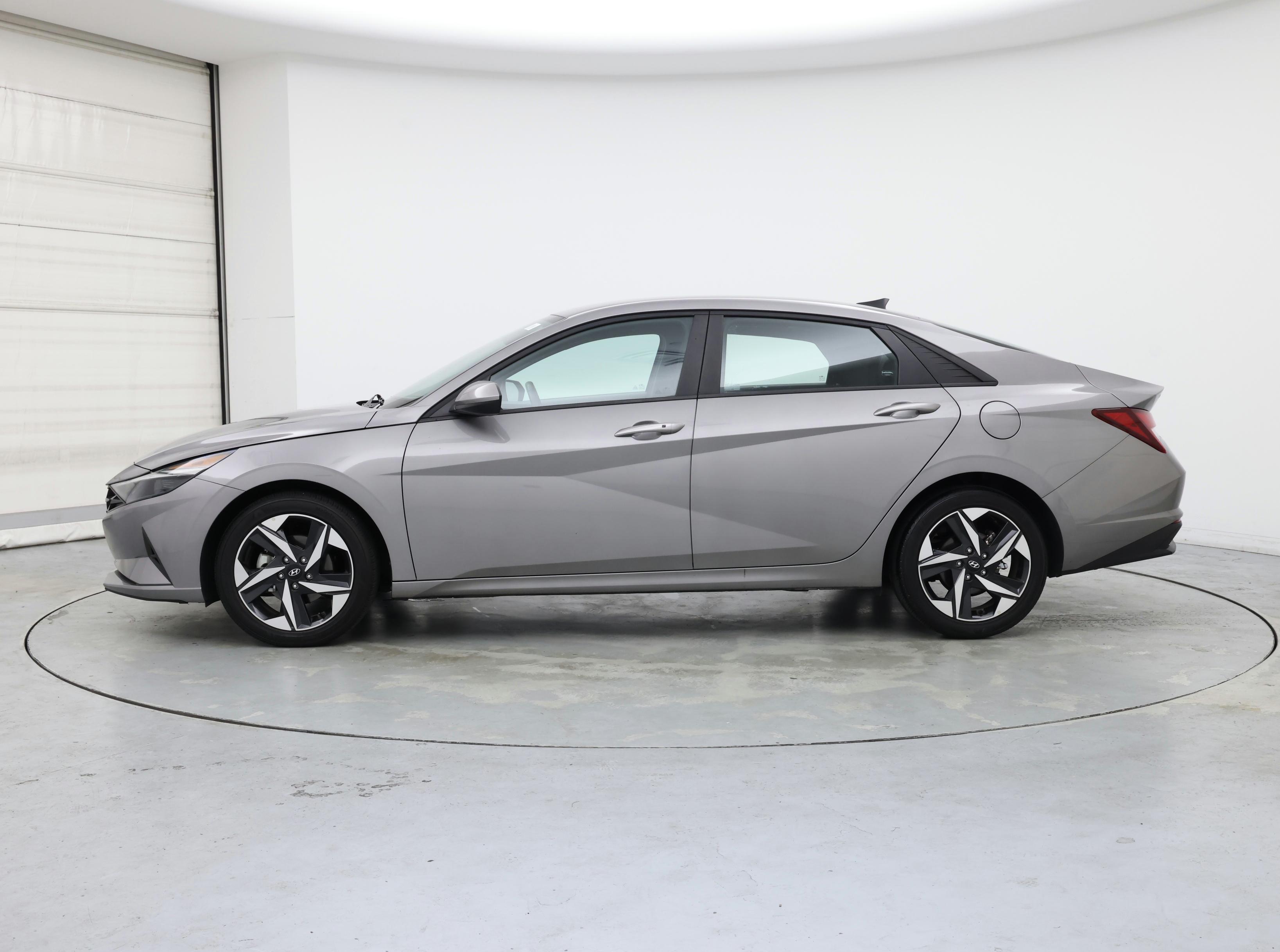 Thumbnail: 2023 Hyundai Elantra - 3
