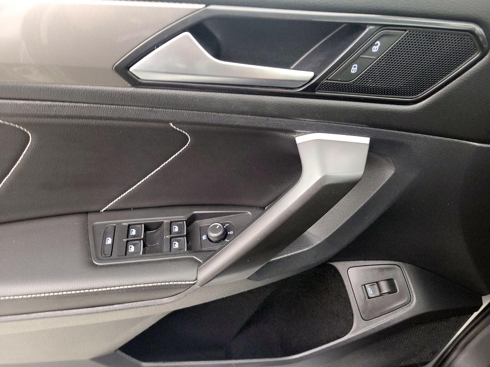 Thumbnail: 2022 Volkswagen Tiguan - 12