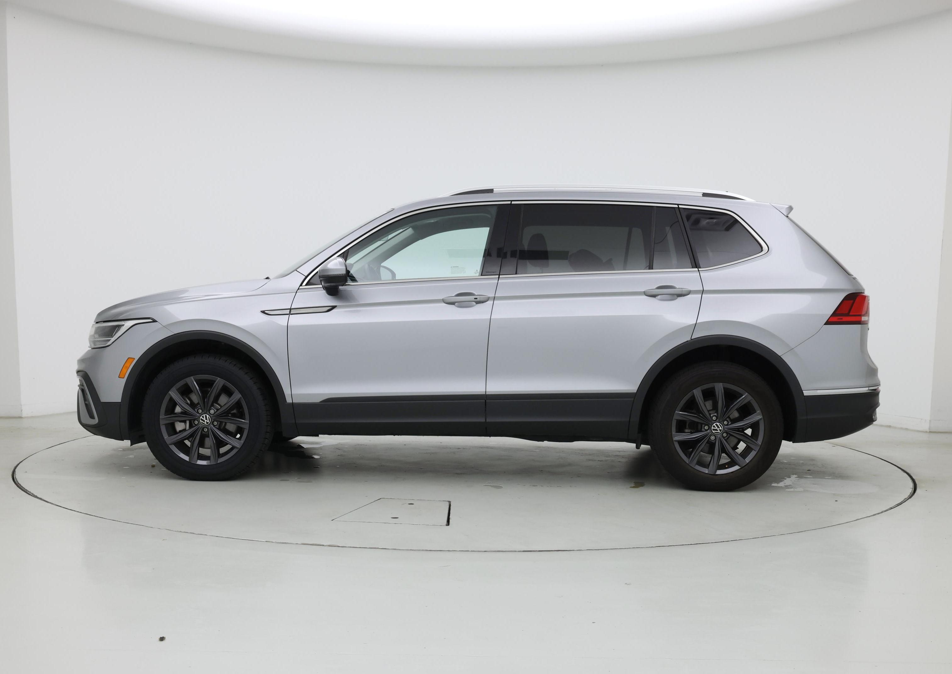 Thumbnail: 2022 Volkswagen Tiguan - 3