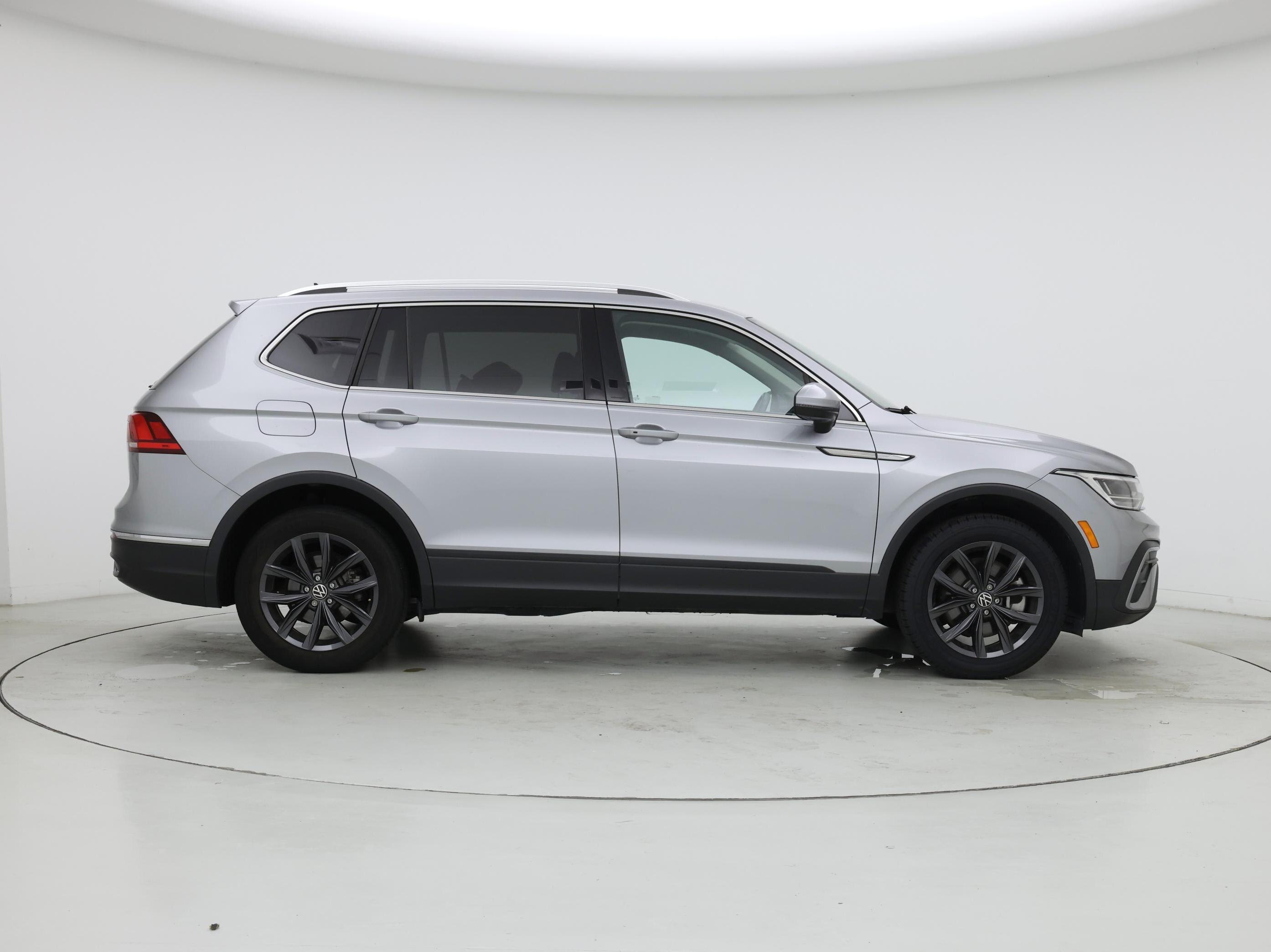 Thumbnail: 2022 Volkswagen Tiguan - 7
