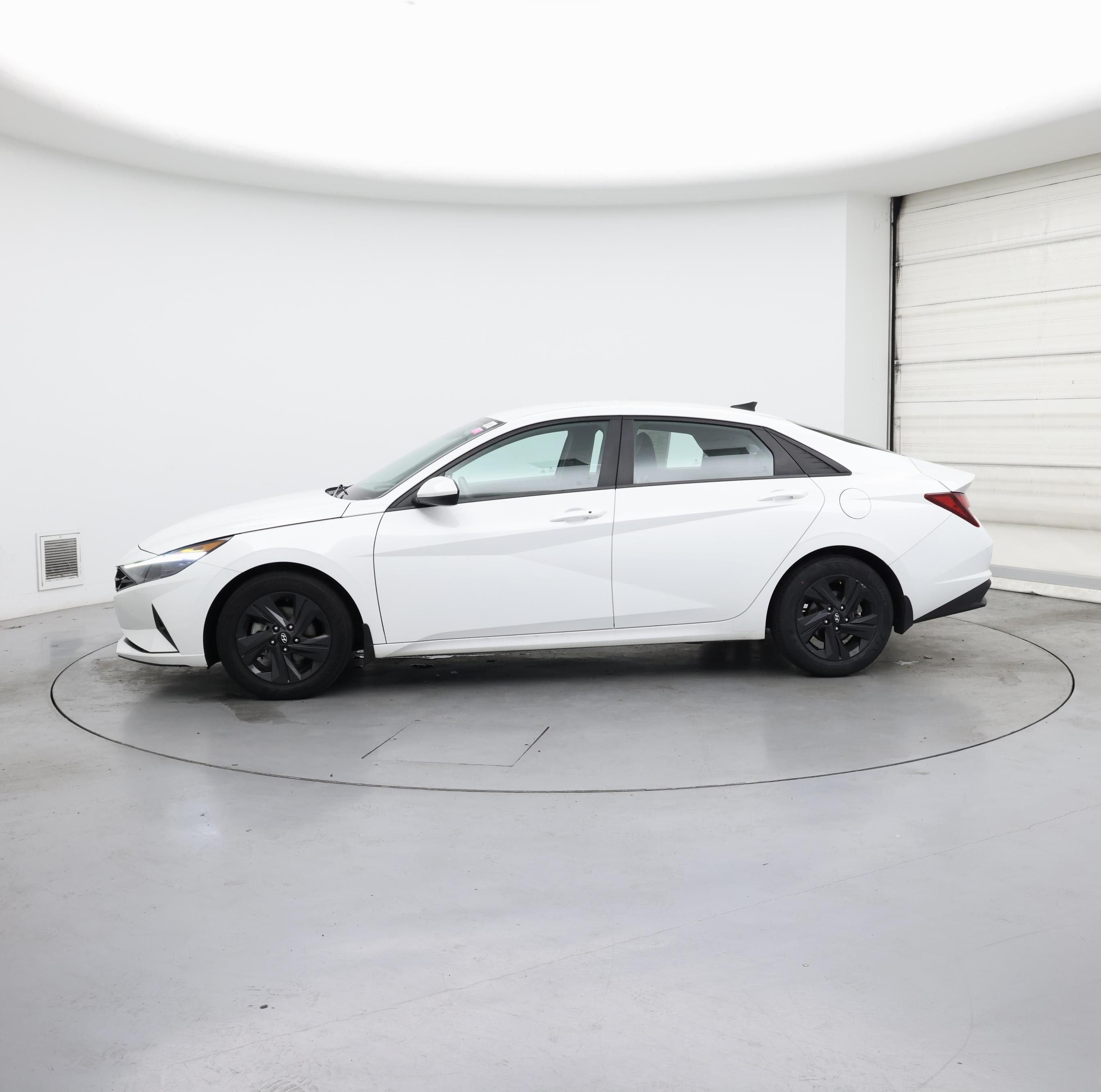 Thumbnail: 2022 Hyundai Elantra - 3