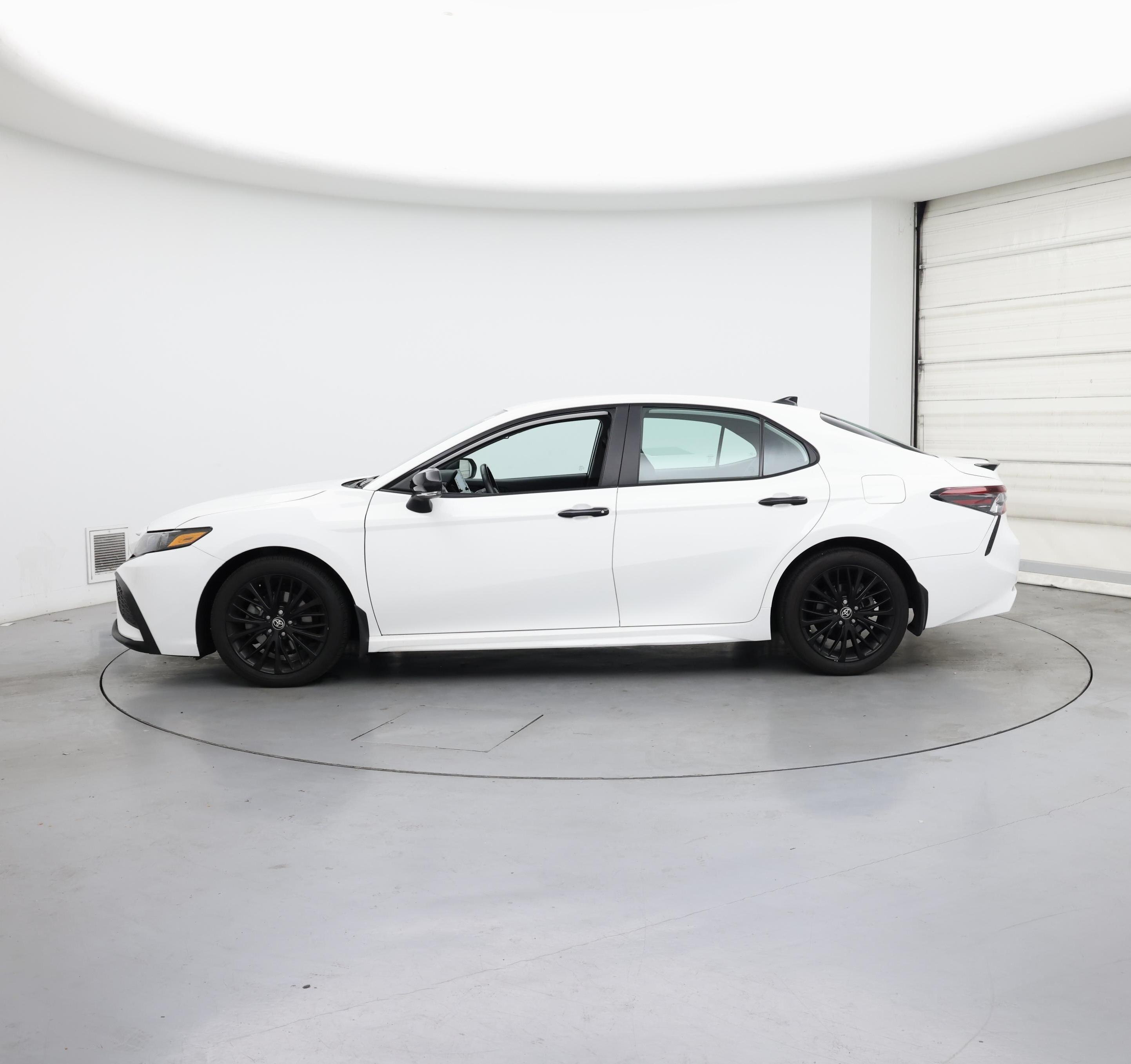 Thumbnail: 2022 Toyota Camry - 3