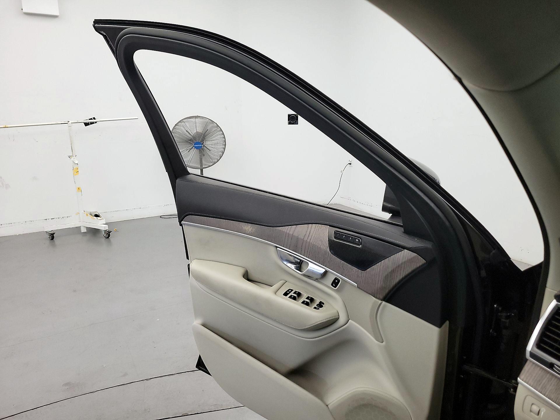 Thumbnail: 2022 Volvo XC90 - 12