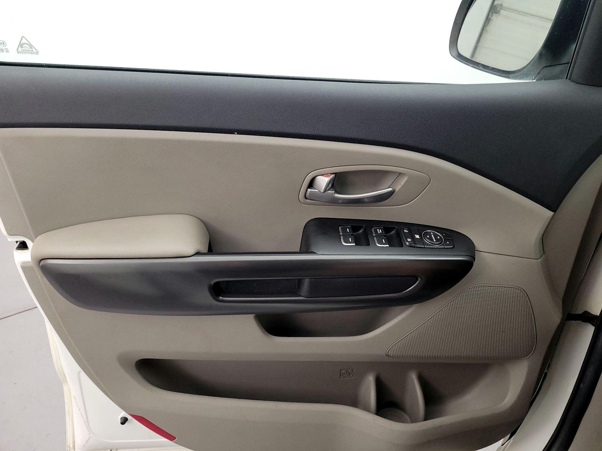 Thumbnail: 2021 Kia Sedona - 12