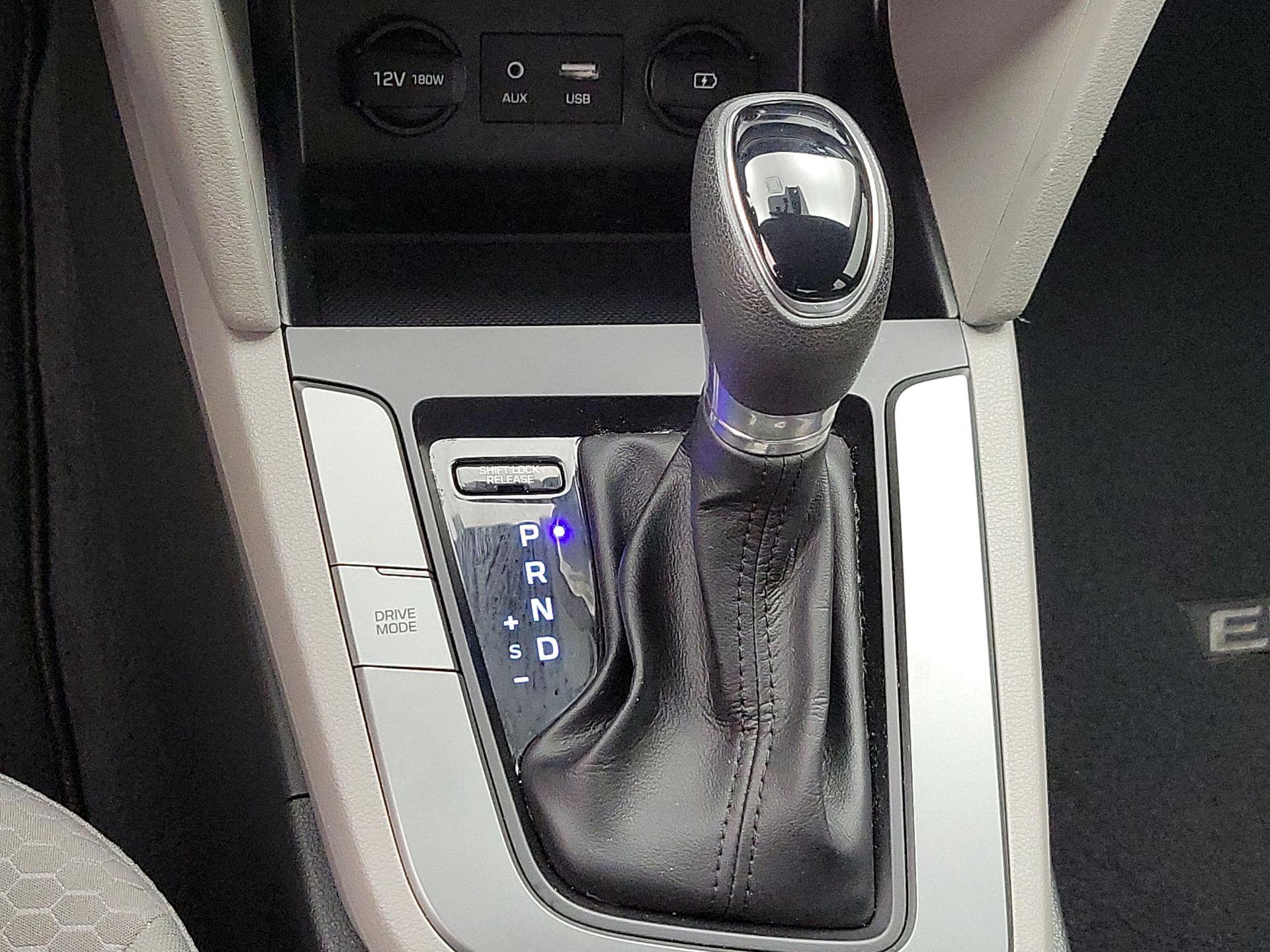 Thumbnail: 2020 Hyundai Elantra - 17
