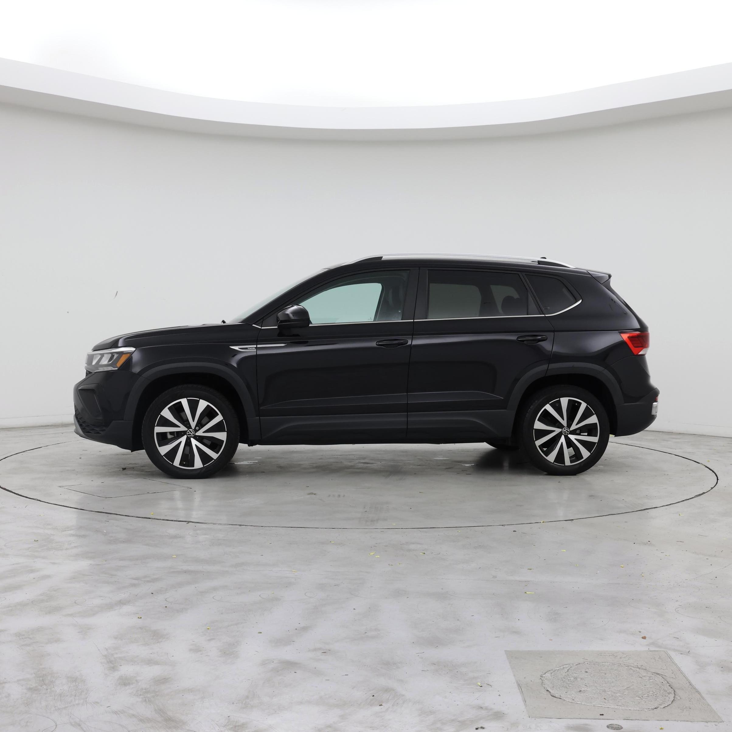 Thumbnail: 2023 Volkswagen Taos - 3
