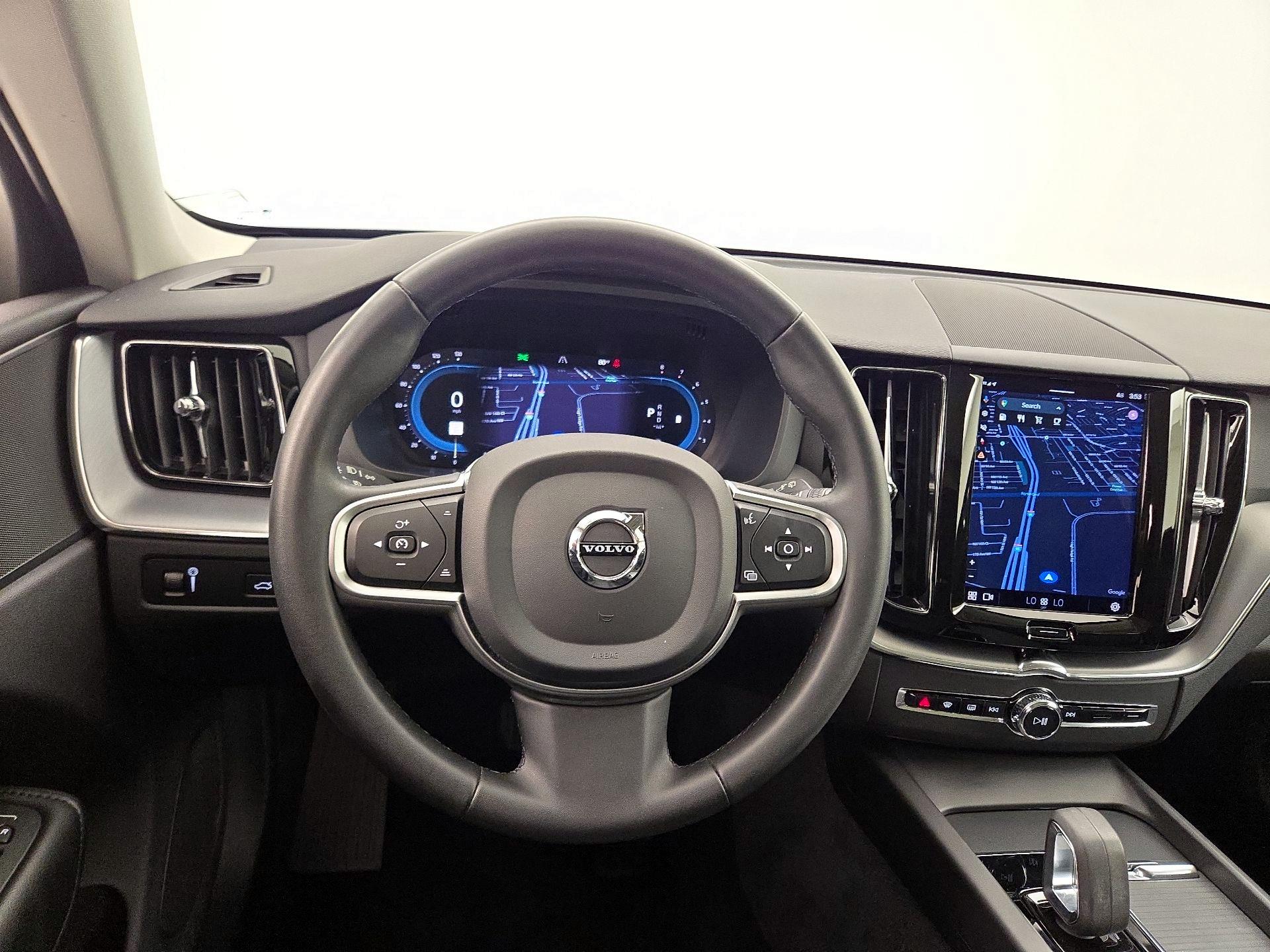 Thumbnail: 2022 Volvo XC60 - 10