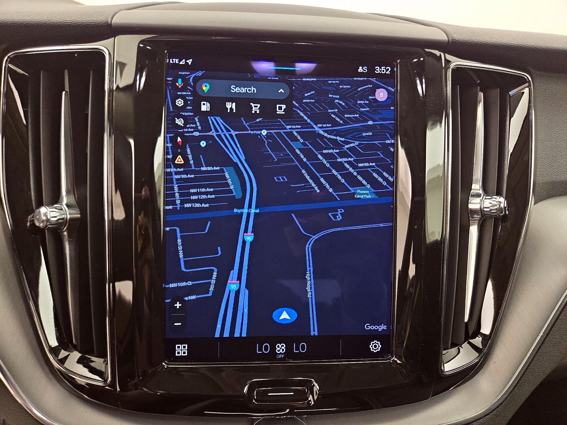 Thumbnail: 2022 Volvo XC60 - 14