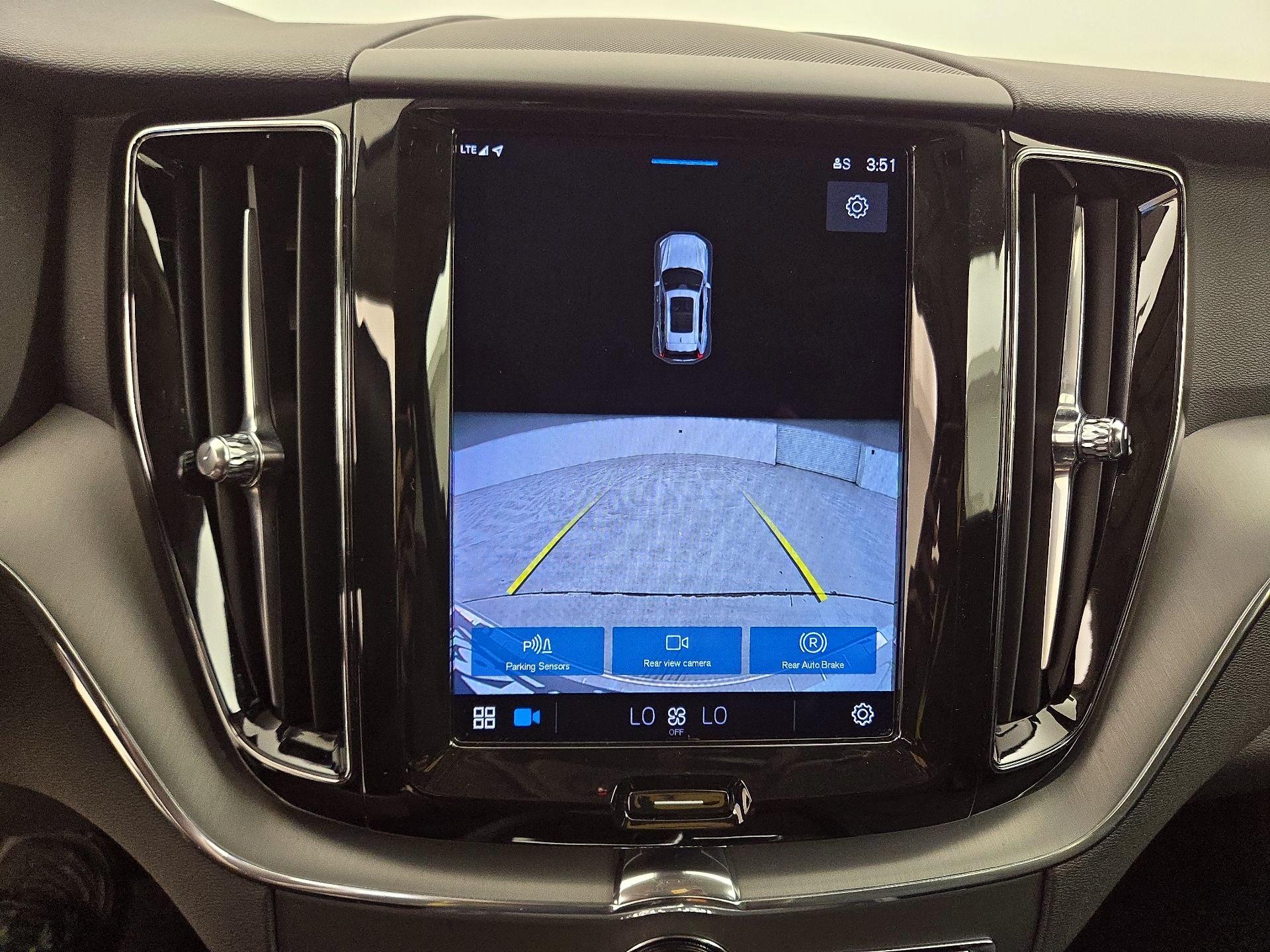 Thumbnail: 2022 Volvo XC60 - 15