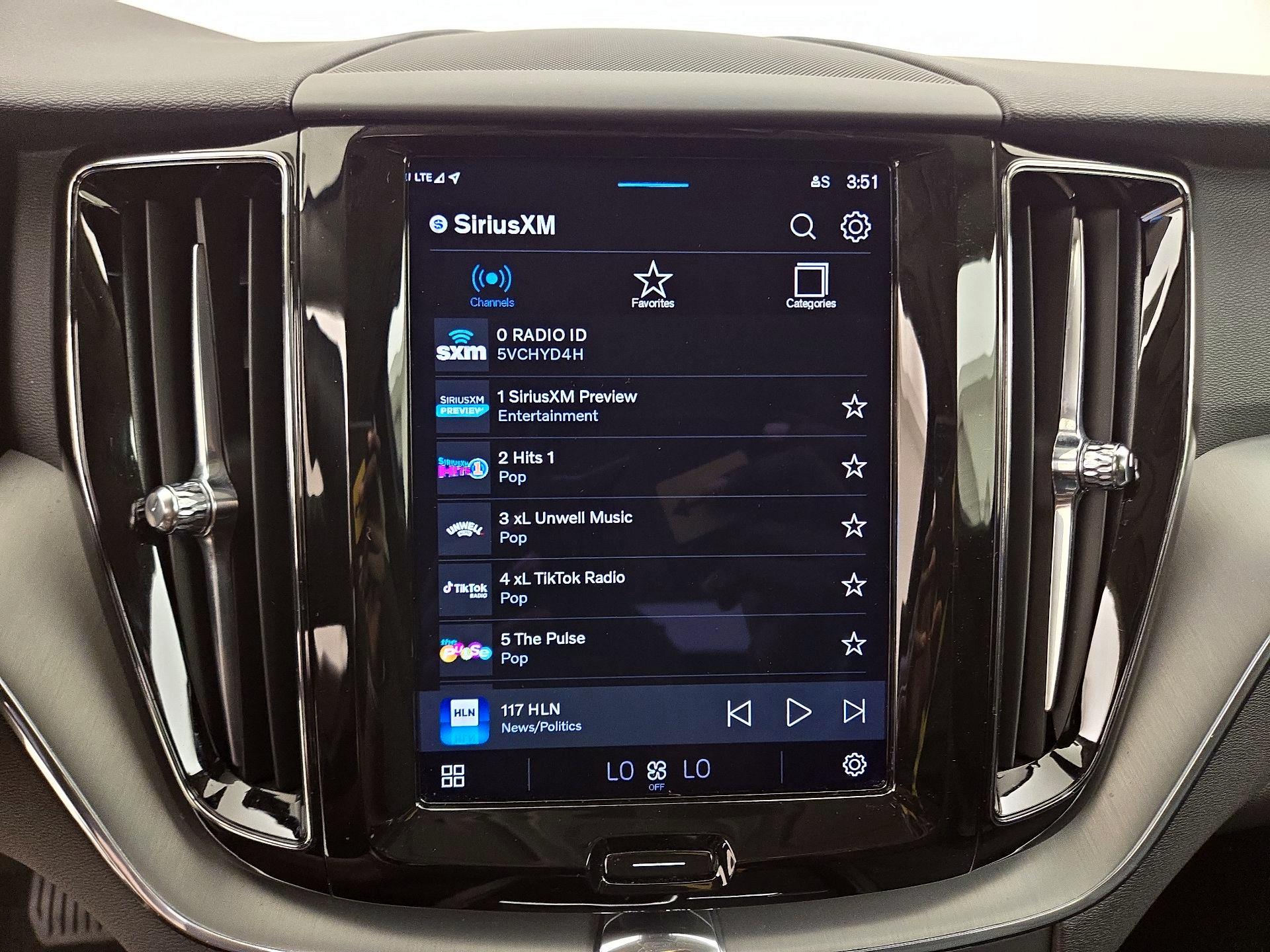 Thumbnail: 2022 Volvo XC60 - 16