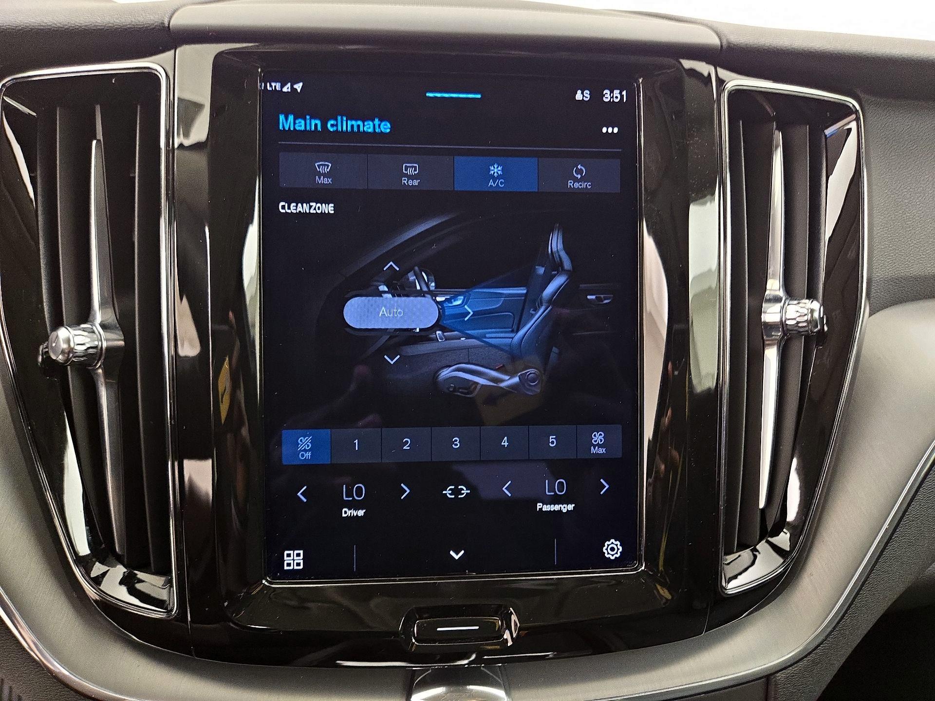 Thumbnail: 2022 Volvo XC60 - 17