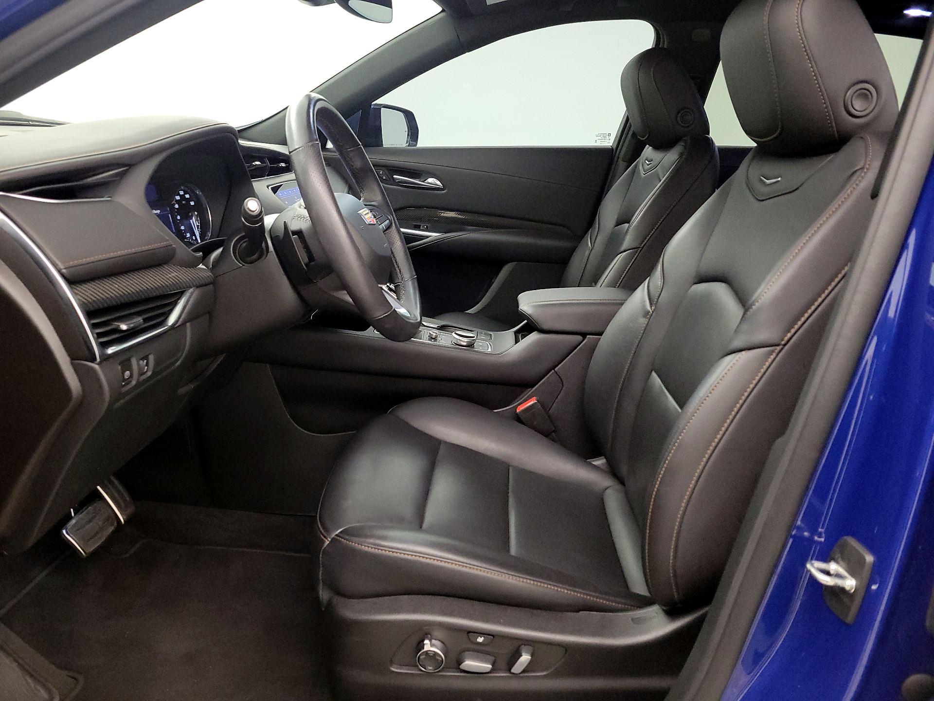 Thumbnail: 2022 Cadillac XT4 - 11