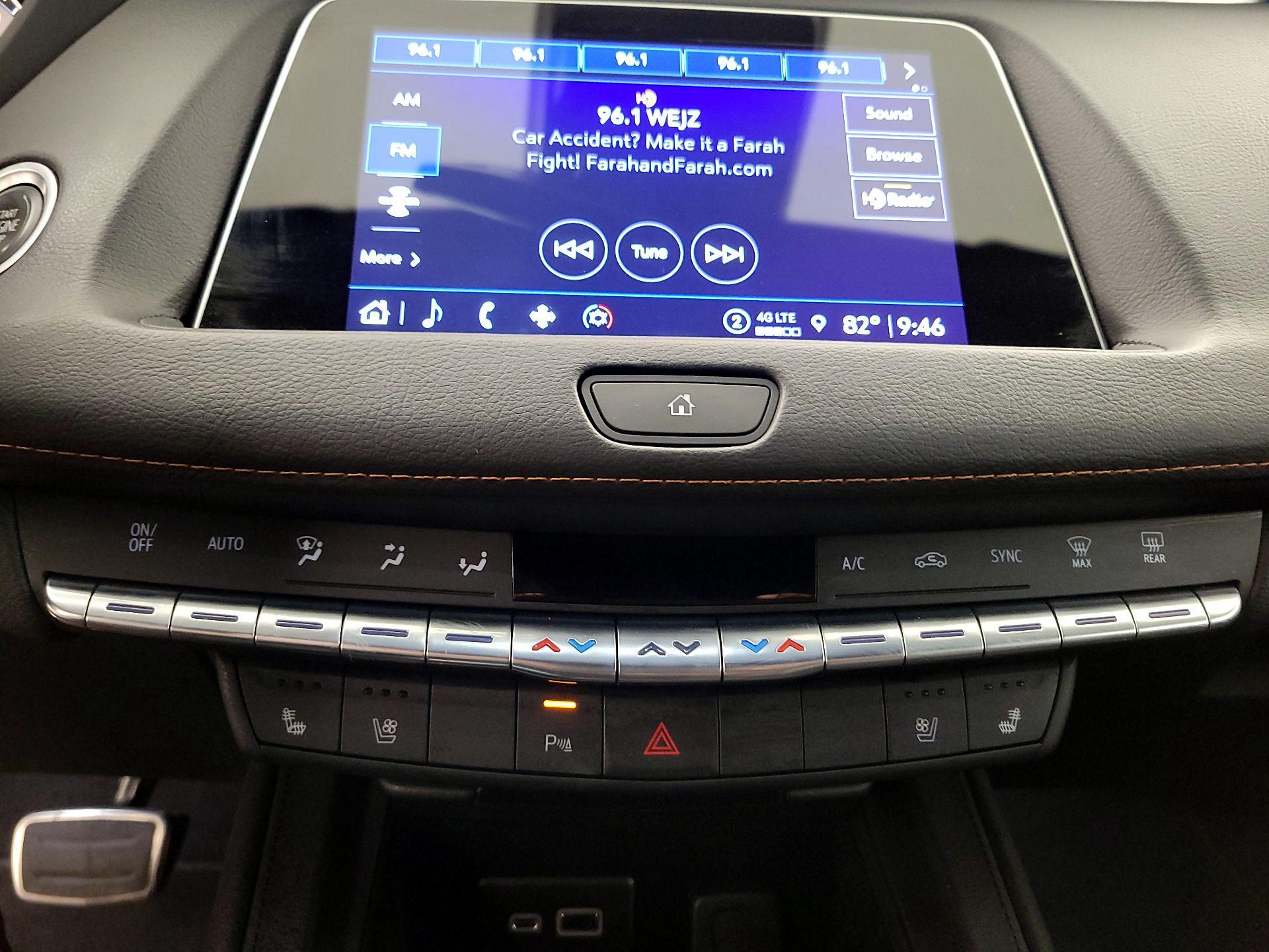Thumbnail: 2022 Cadillac XT4 - 16