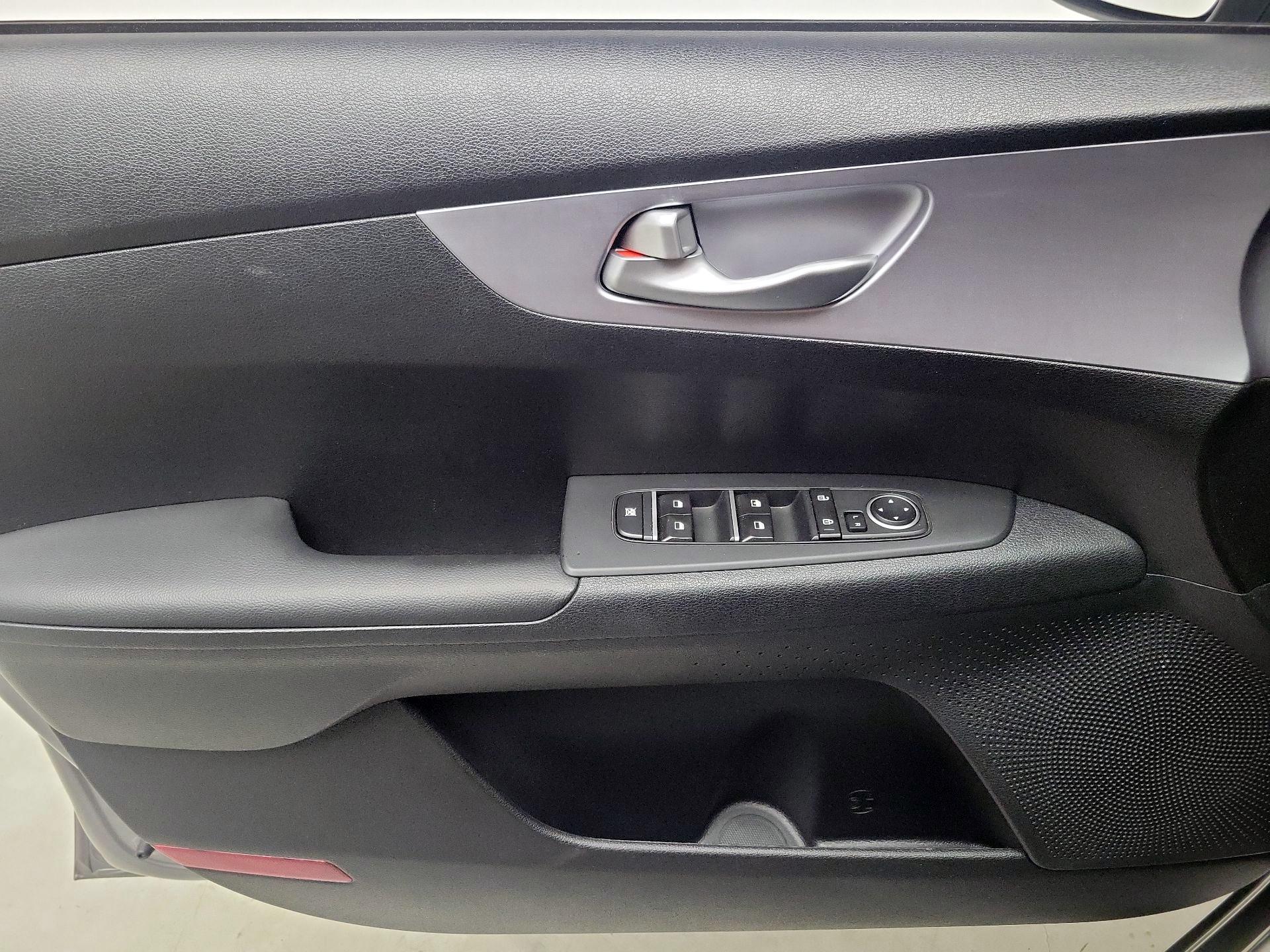 Thumbnail: 2024 Kia Forte - 12
