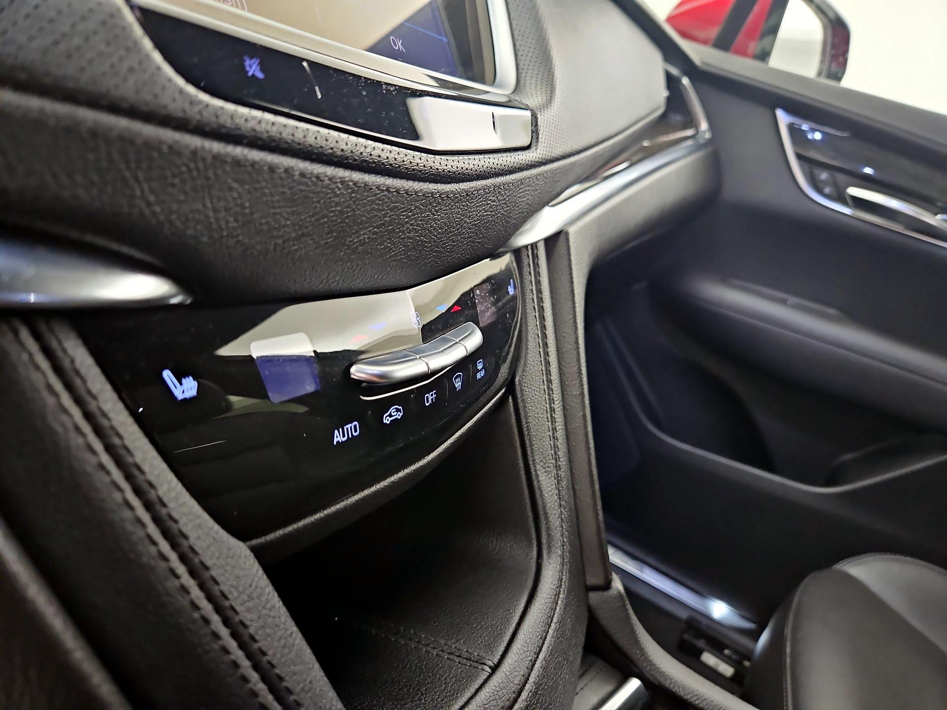 Thumbnail: 2021 Cadillac XT5 - 16