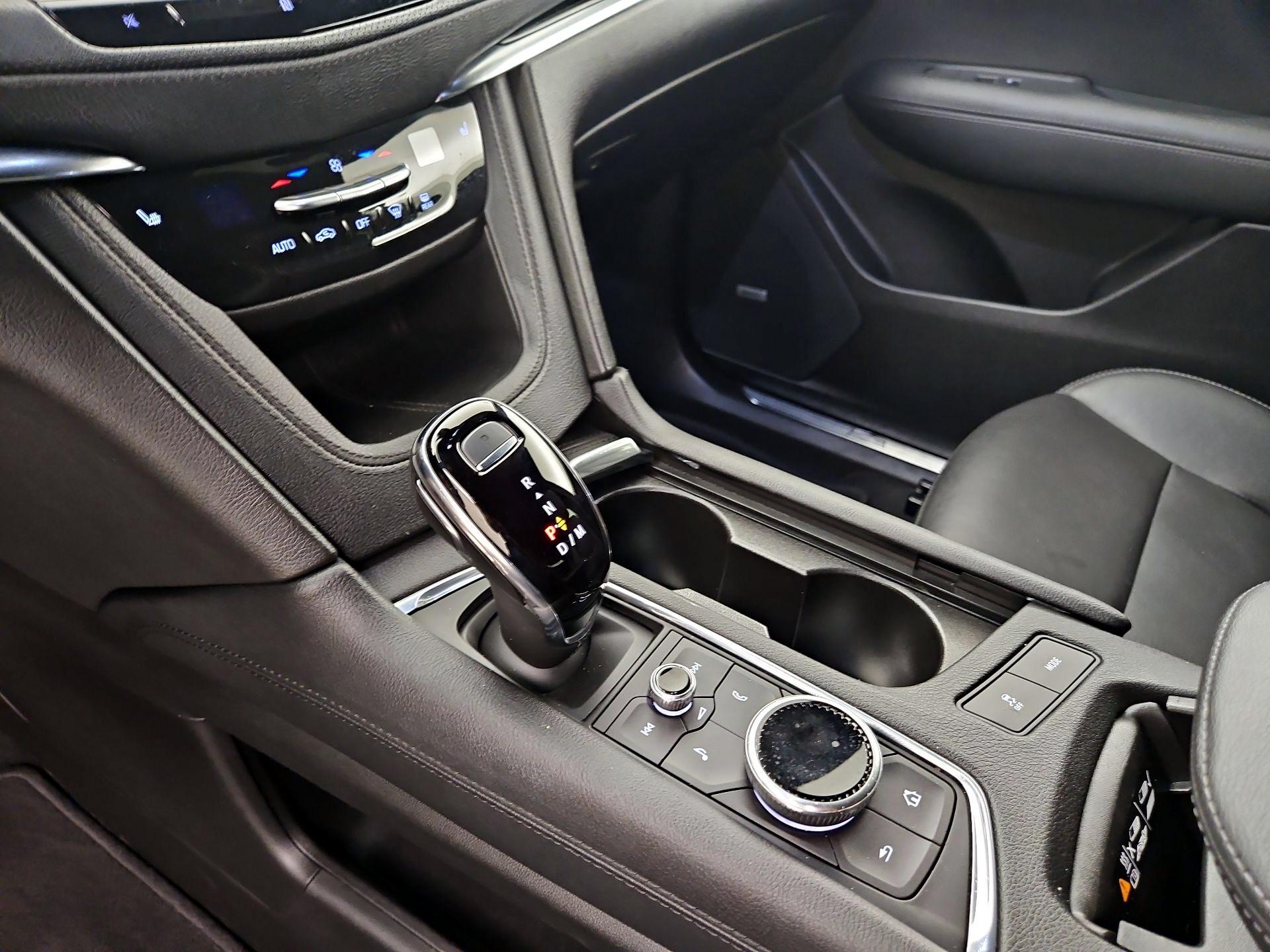 Thumbnail: 2021 Cadillac XT5 - 17
