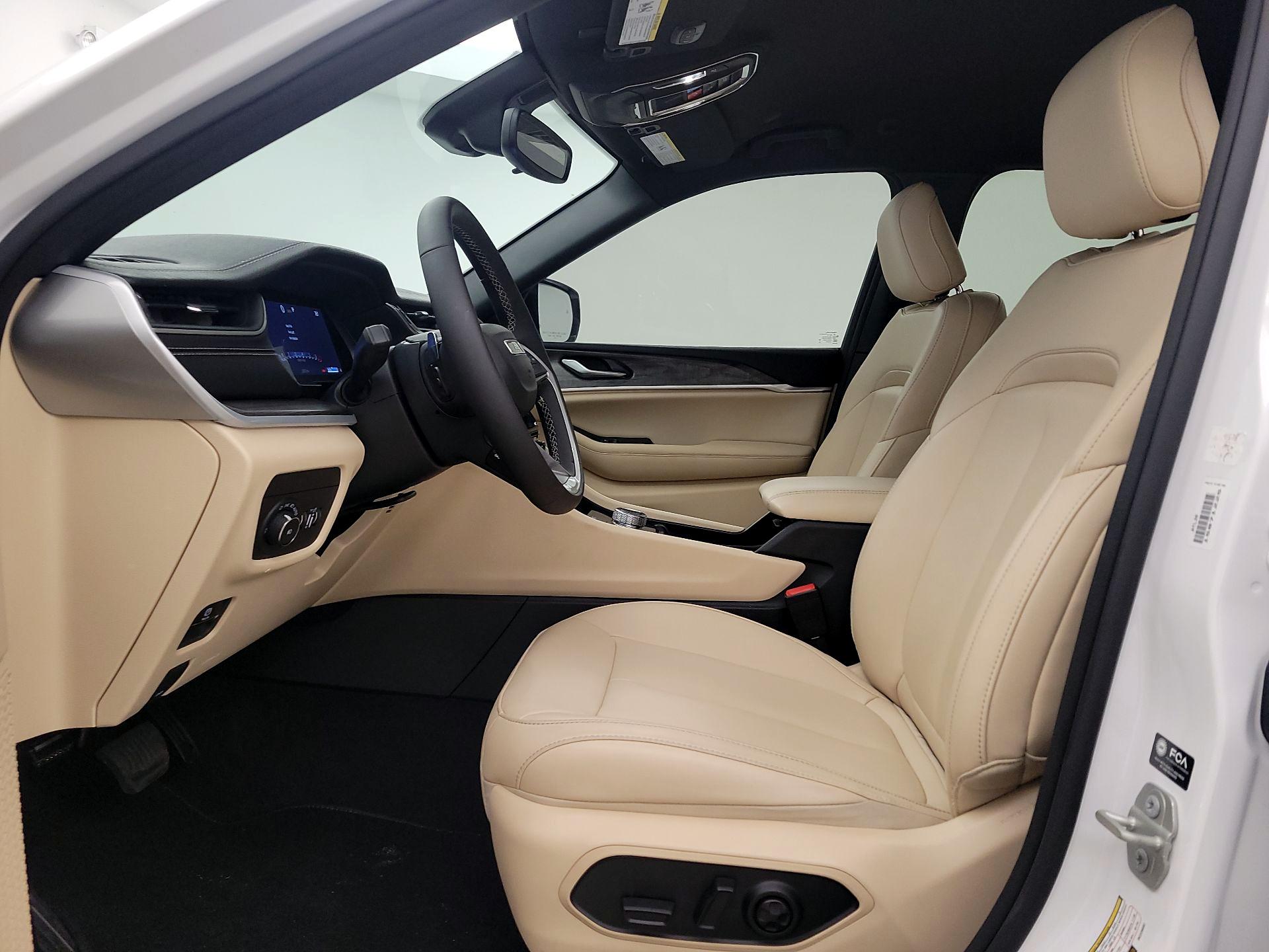 Thumbnail: 2024 Jeep Grand Cherokee - 11
