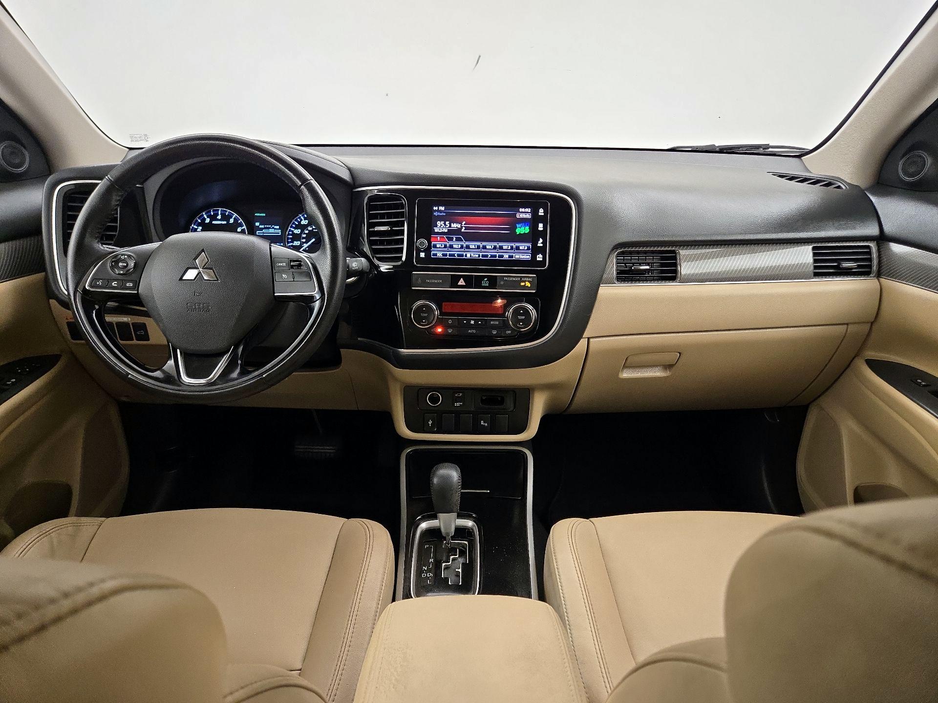 Thumbnail: 2019 Mitsubishi Outlander - 9