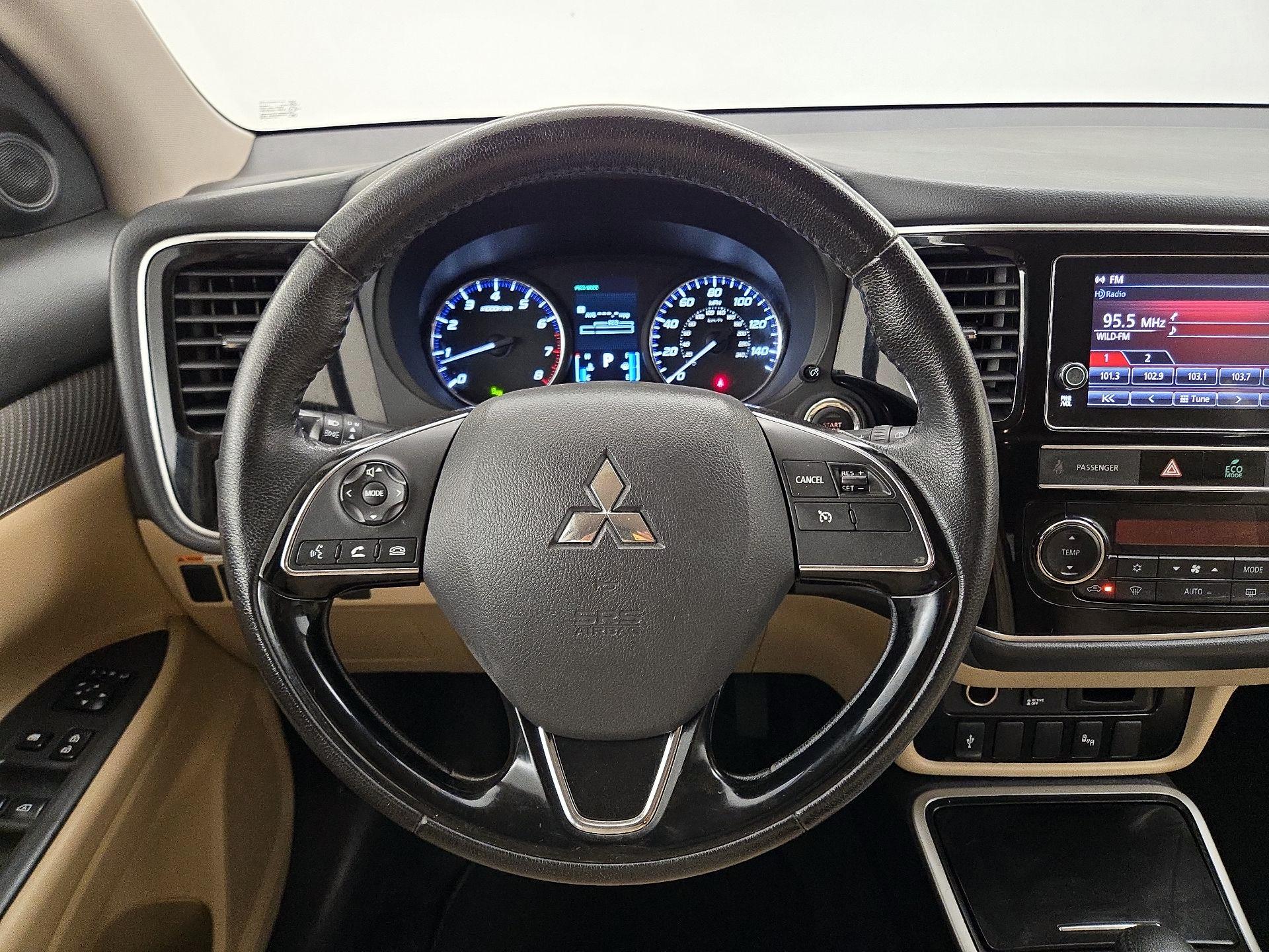 Thumbnail: 2019 Mitsubishi Outlander - 10