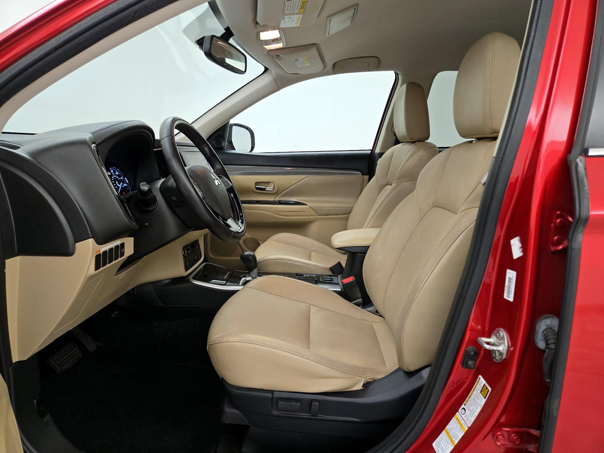 Thumbnail: 2019 Mitsubishi Outlander - 11