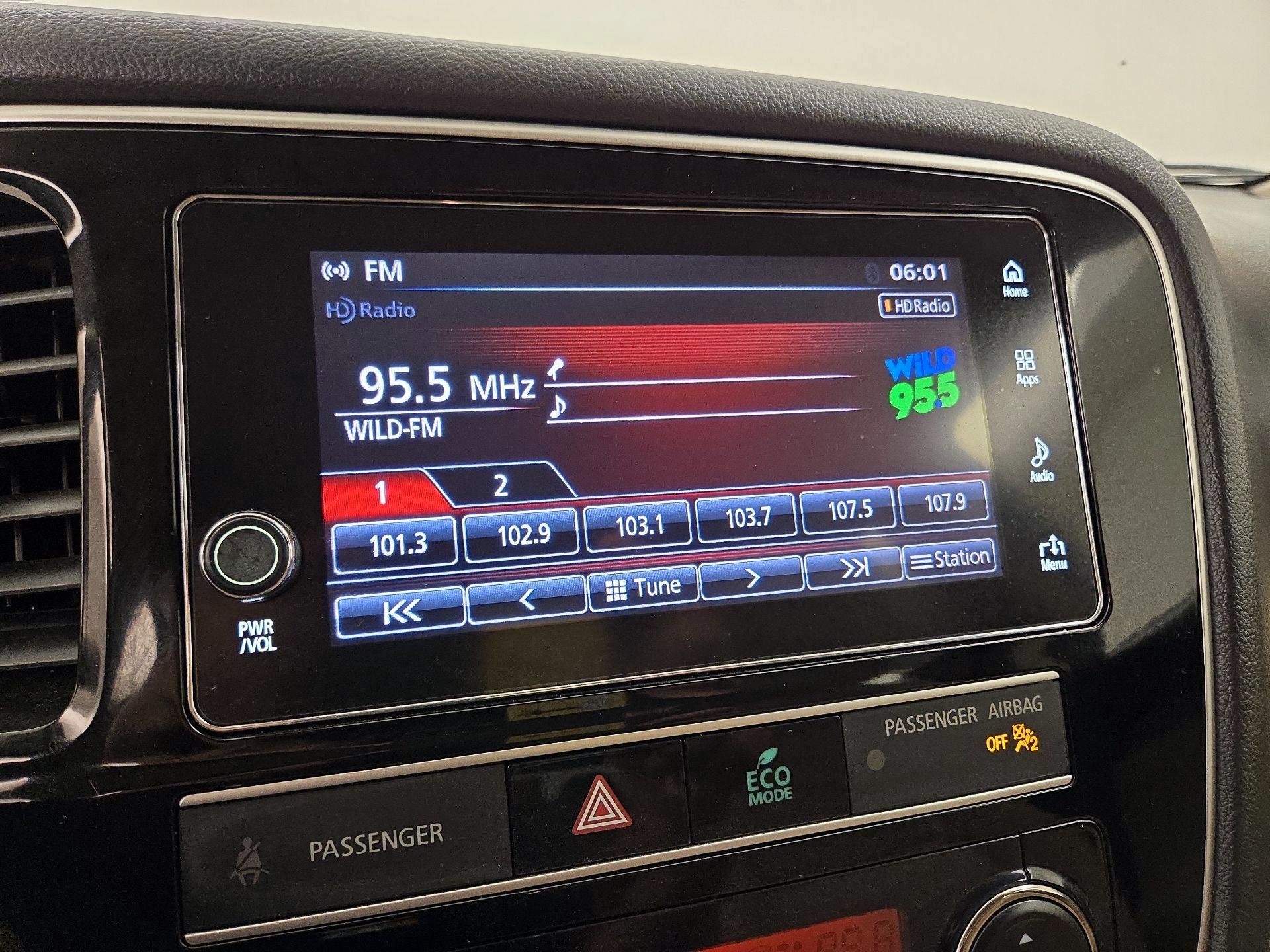 Thumbnail: 2019 Mitsubishi Outlander - 15