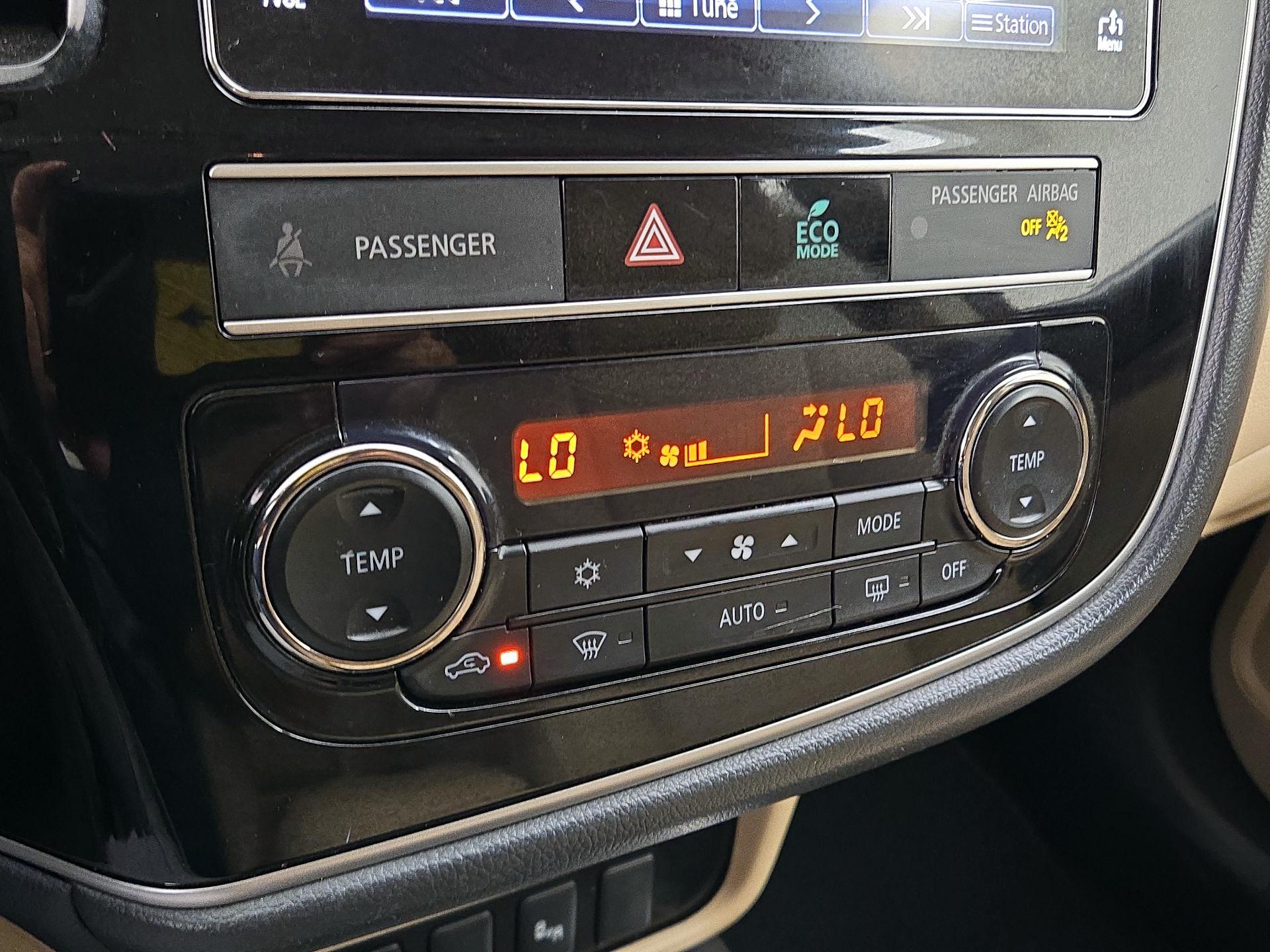 Thumbnail: 2019 Mitsubishi Outlander - 16