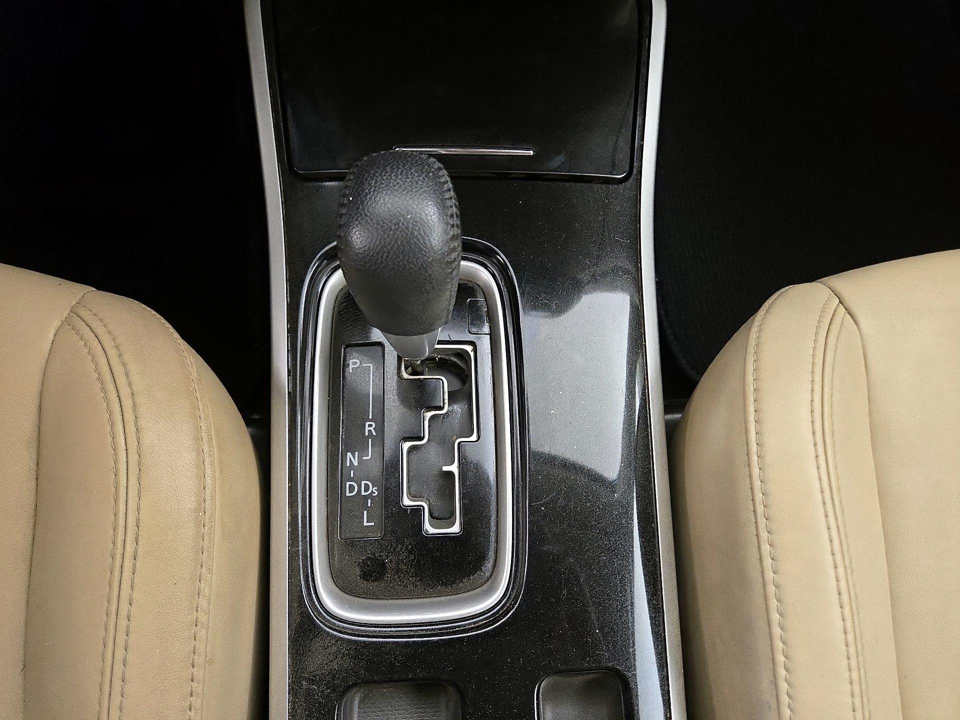 Thumbnail: 2019 Mitsubishi Outlander - 17