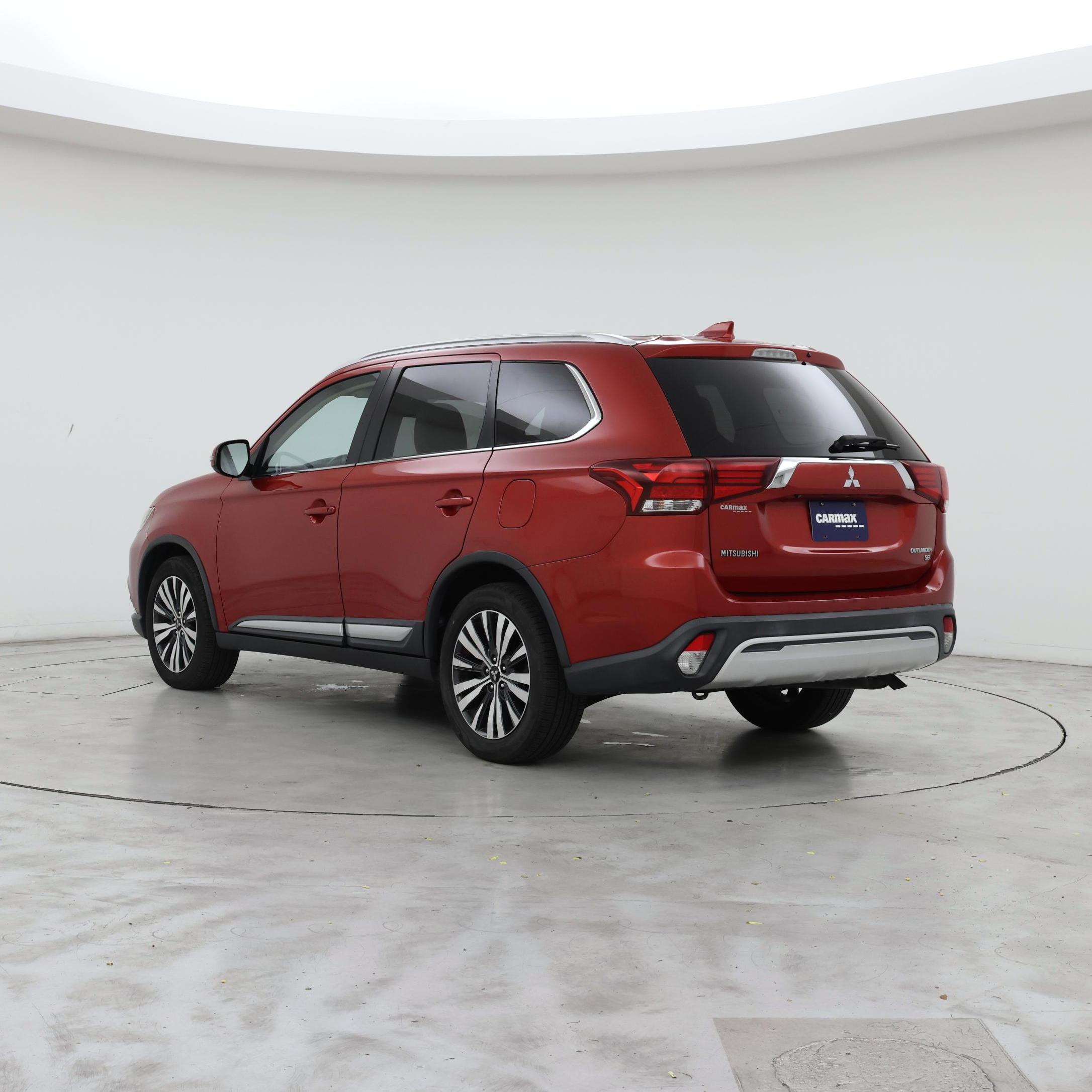 Thumbnail: 2019 Mitsubishi Outlander - 2