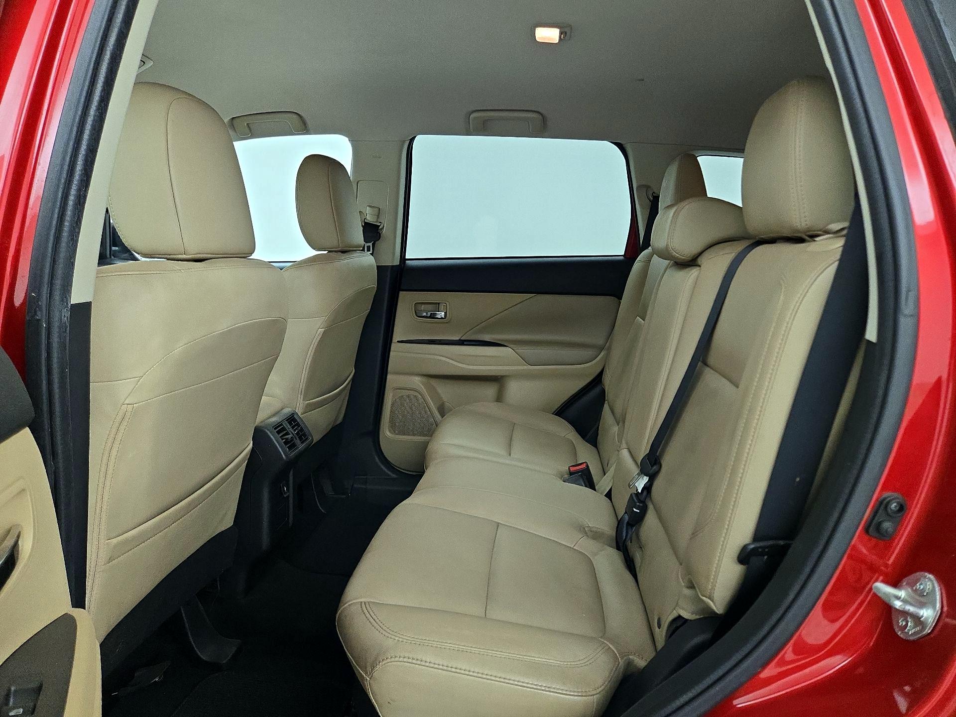 Thumbnail: 2019 Mitsubishi Outlander - 19
