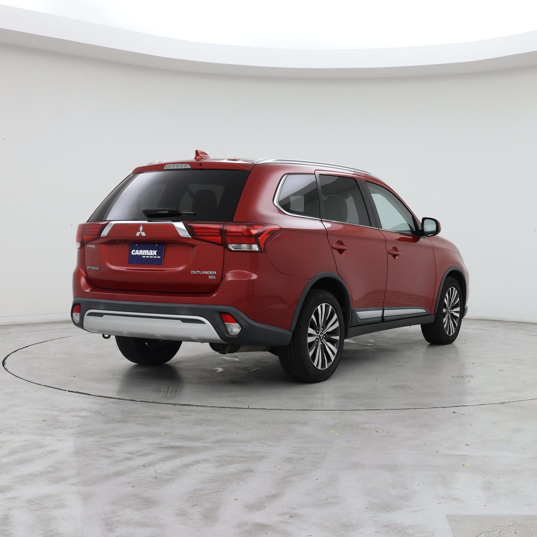 Thumbnail: 2019 Mitsubishi Outlander - 8