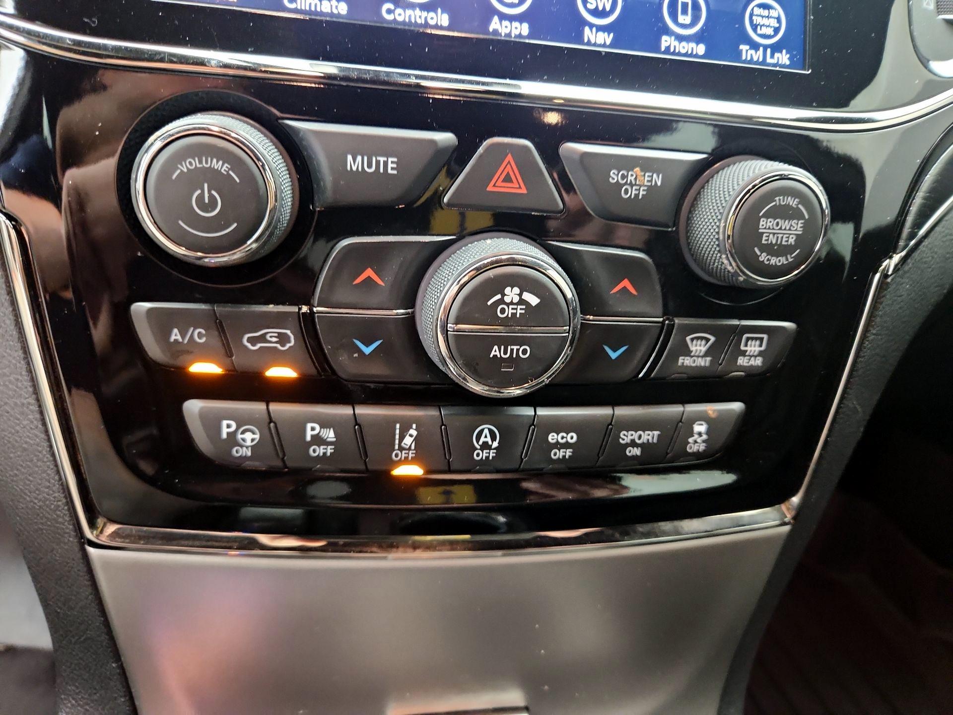Thumbnail: 2020 Jeep Grand Cherokee - 17