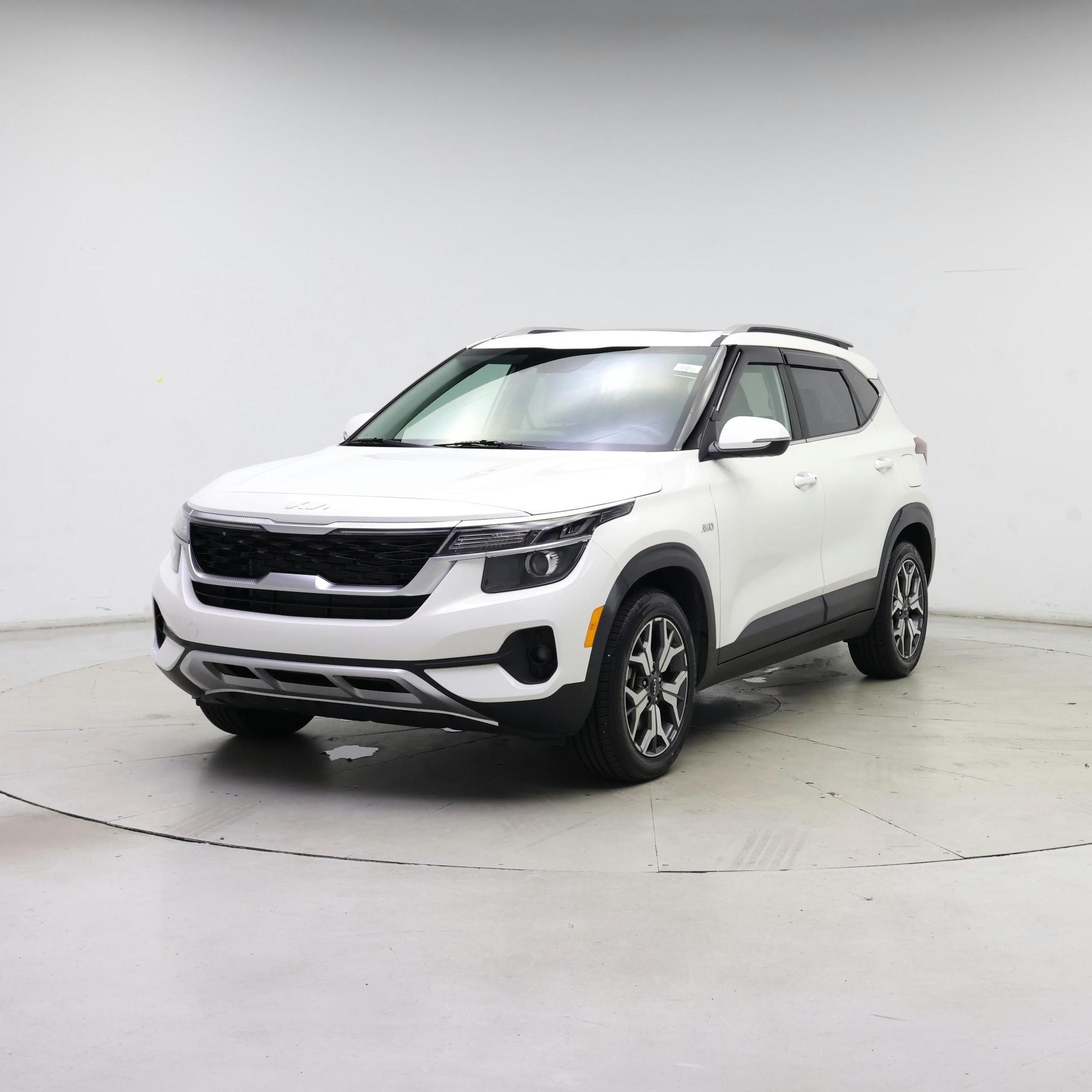 Thumbnail: 2023 Kia Seltos - 4
