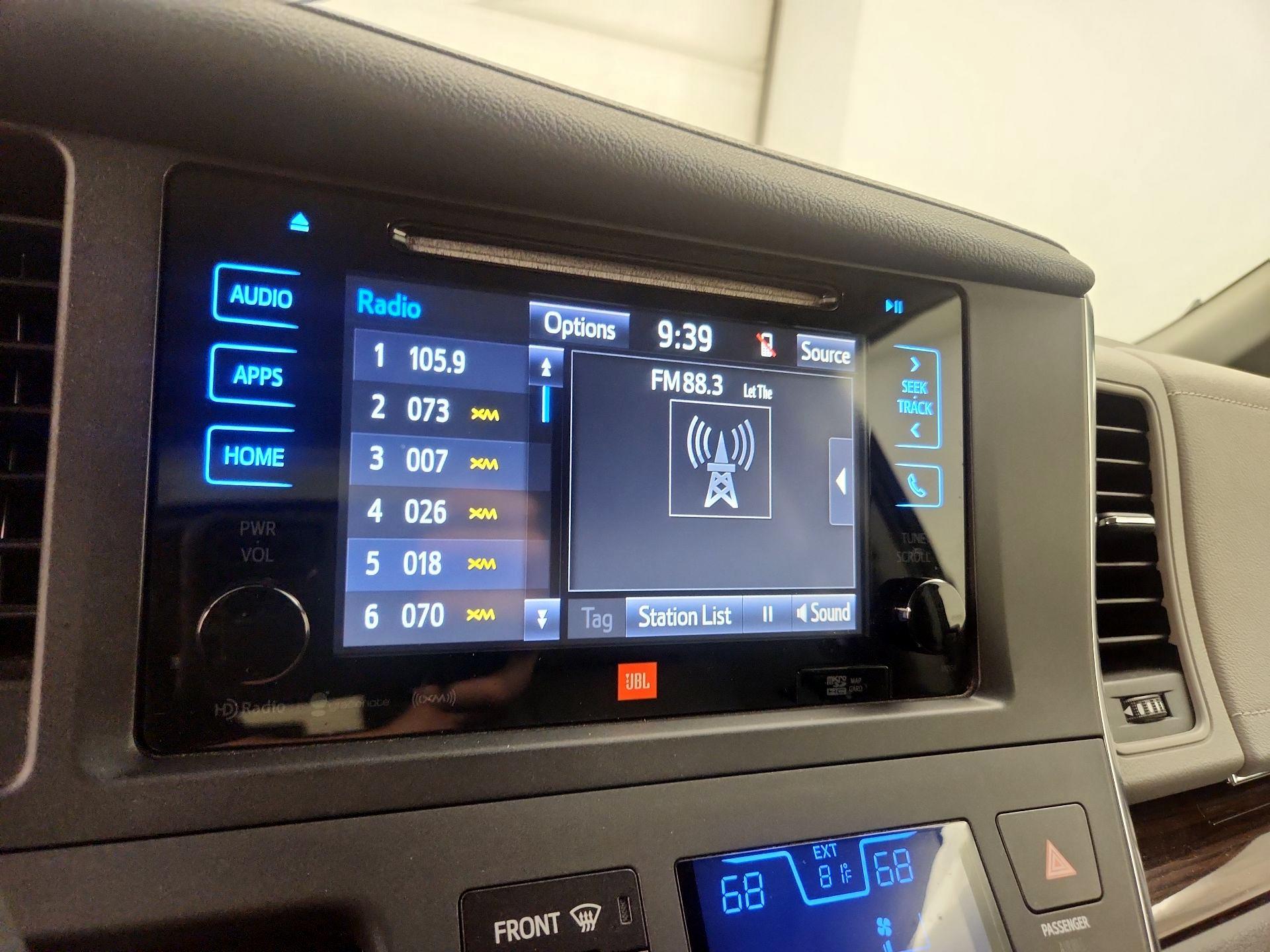 Thumbnail: 2017 Toyota Sienna - 15