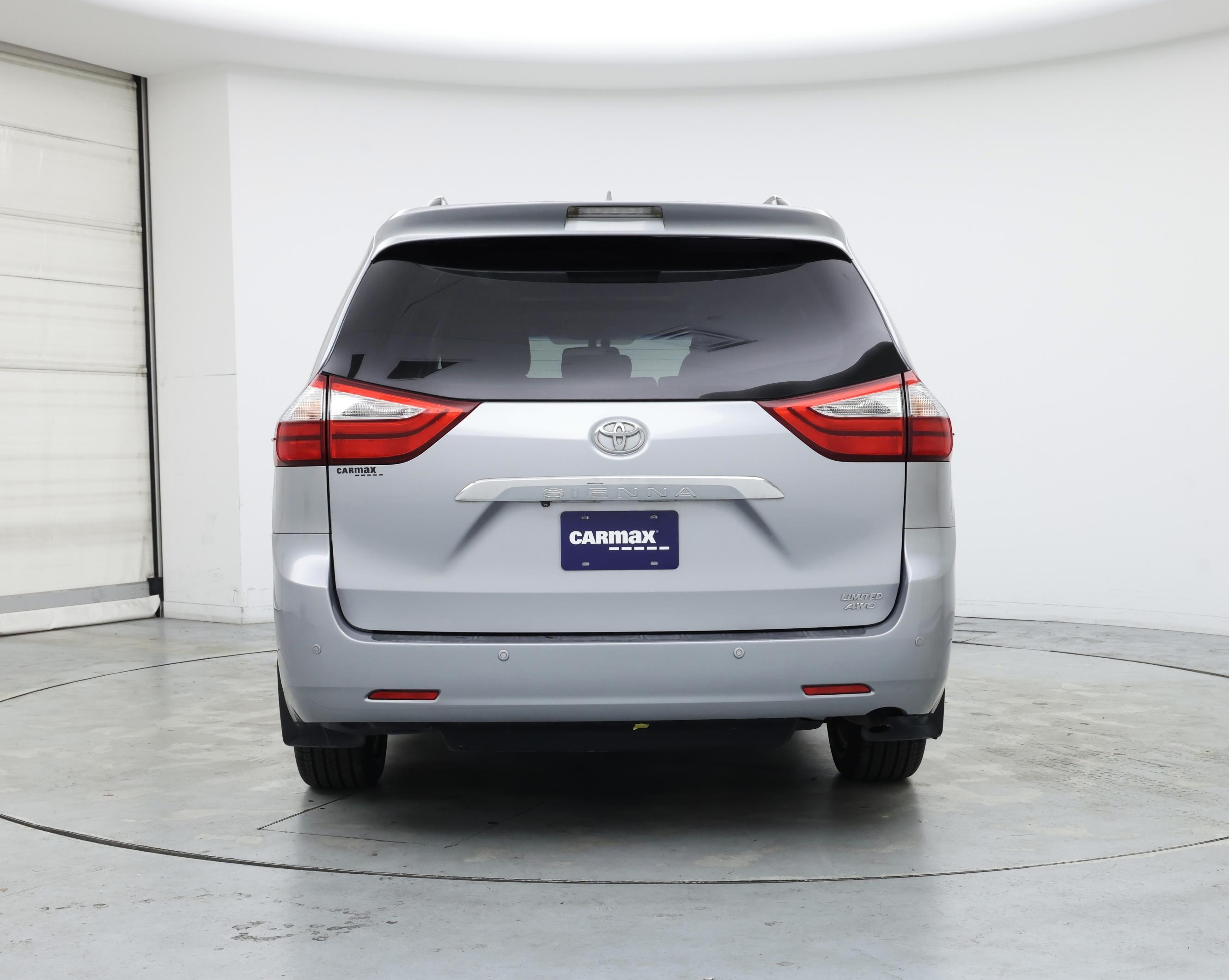 Thumbnail: 2017 Toyota Sienna - 6